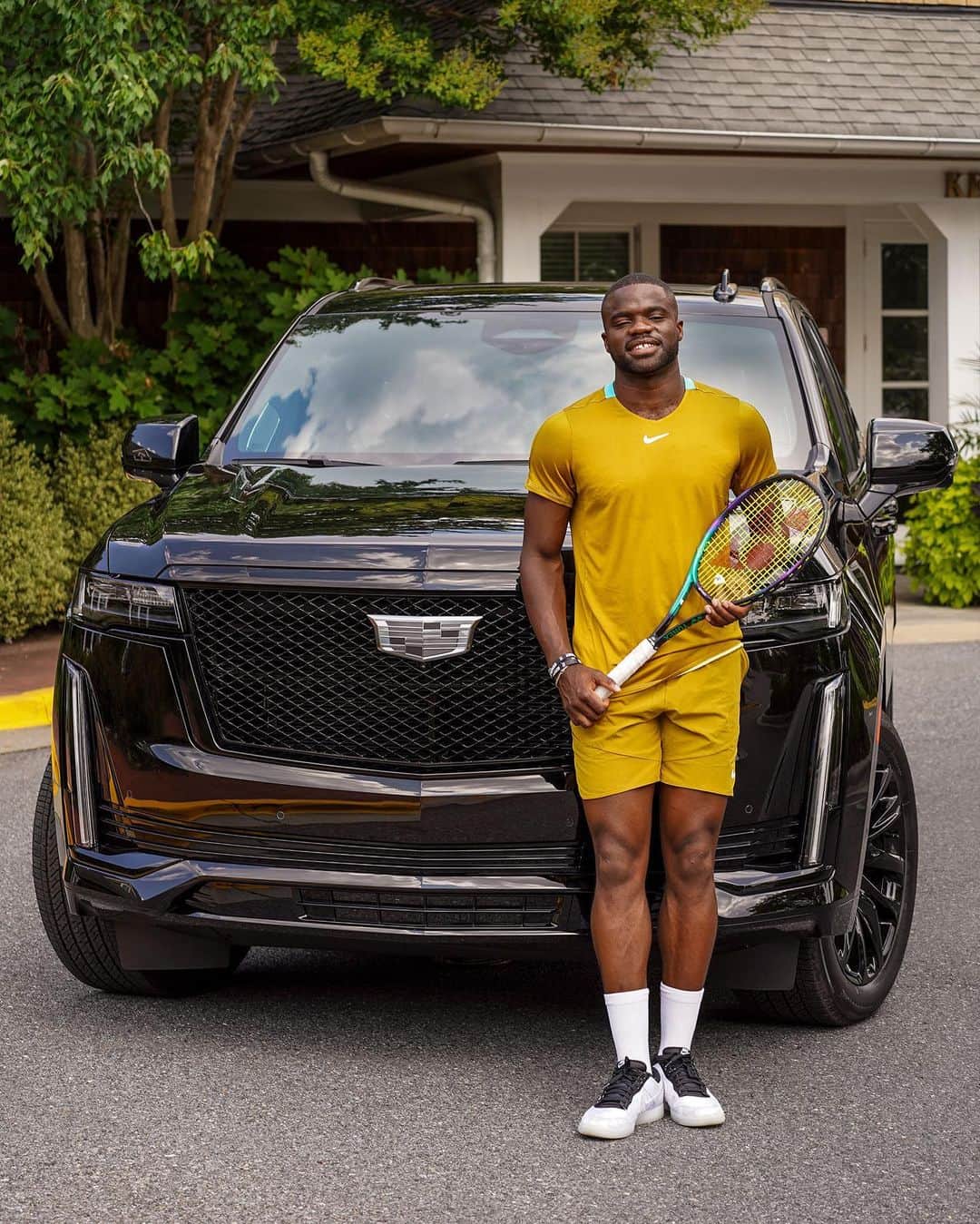 フランシス・ティアフォーのインスタグラム：「Frances Tiafoe @bigfoe1998 is an icon on and off the court. As a first-generation immigrant who defied the odds, Tiafoe’s journey from humble beginnings to tennis stardom exemplifies the American Dream. He’s reached the ATP Top 10 ranking by following his big dreams and bold ambitions. And Cadillac is here to champion his successes as he goes on to compete in the #USOpen. Check out his reaction when he received his brand-new #ESCALADE.」