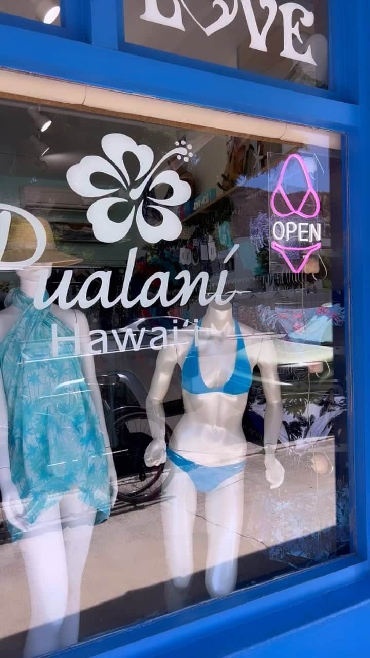 Pualani Hawaii Beachwearのインスタグラム：「プアラニモンサラット店は、8月31日まてセール中(ハワイ時間)🌺可愛いジュエリーもお得にご購入いただけます☺️  ぜひお店にいらしてくださいね💕  #虹 #レインボー #hawaiitrip#rainbow#norainnoflowers  #架け橋 #目を閉じて #雨が好き #ハワイ旅行  #日本旅行 #🌈#ピアス#アクセサリー#プアラニモンサラット#ハワイ土産」