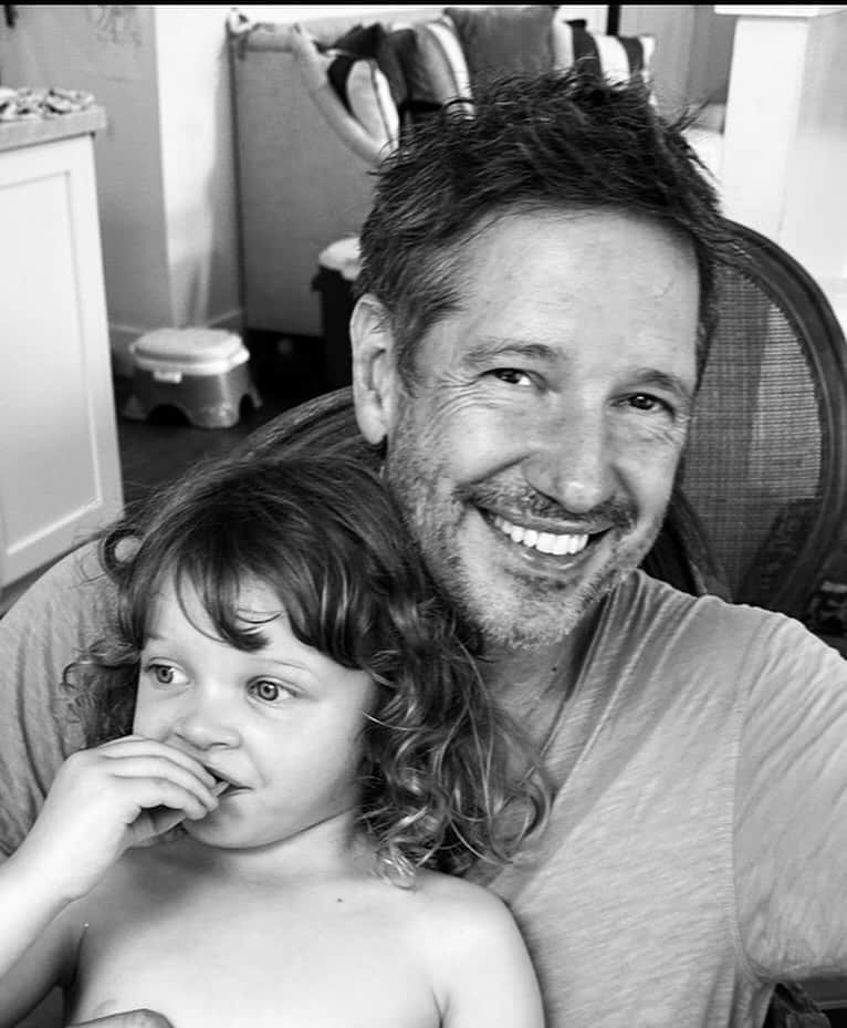 ミラ・ジョヴォヴィッチのインスタグラム：「Happy Anniversary to my incredible husband! You make everything better, you take my anxiety away, you are always there for me and our girls and you’re the most gorgeous and sexiest man alive! I love you so much Paul!! To many more beautiful and exciting years to come husband!❤️❤️❤️💋💋💋💥💥💥」
