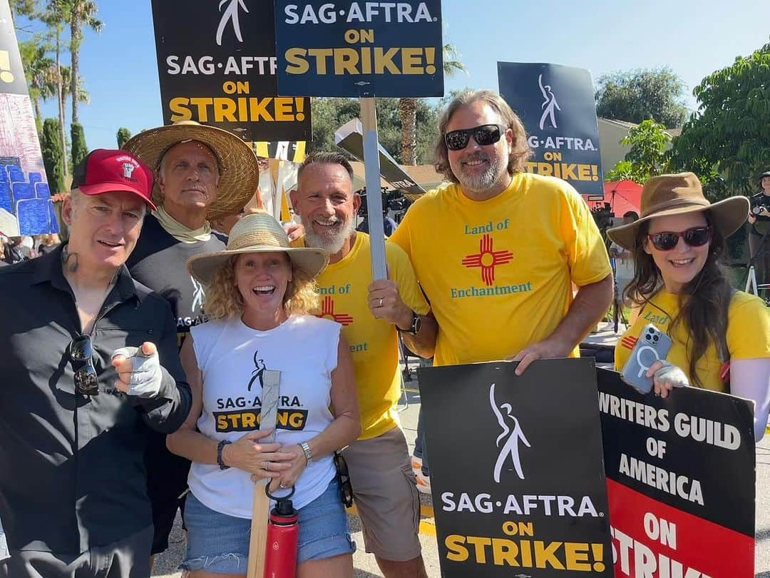 パトリック・ファビアンさんのインスタグラム写真 - (パトリック・ファビアンInstagram)「A Day of Solidarity. #UNIONSTRONG💪 @sagaftra @iatse  @wgawest @wgaeast  @therealbobodenkirk @photomatt600 @mandyfab @jennofthefuture @julie.pearl.slater @danielmoncada @luis_moncada @audreyscoresmoore @spencergarrett1 @ed_begley_jr」8月23日 6時52分 - mrpatrickfabian