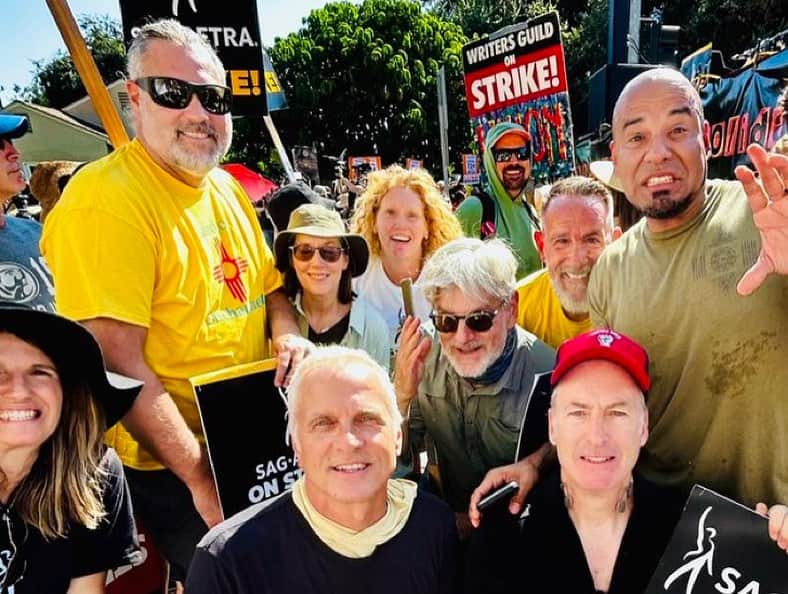 パトリック・ファビアンのインスタグラム：「A Day of Solidarity. #UNIONSTRONG💪 @sagaftra @iatse  @wgawest @wgaeast  @therealbobodenkirk @photomatt600 @mandyfab @jennofthefuture @julie.pearl.slater @danielmoncada @luis_moncada @audreyscoresmoore @spencergarrett1 @ed_begley_jr」