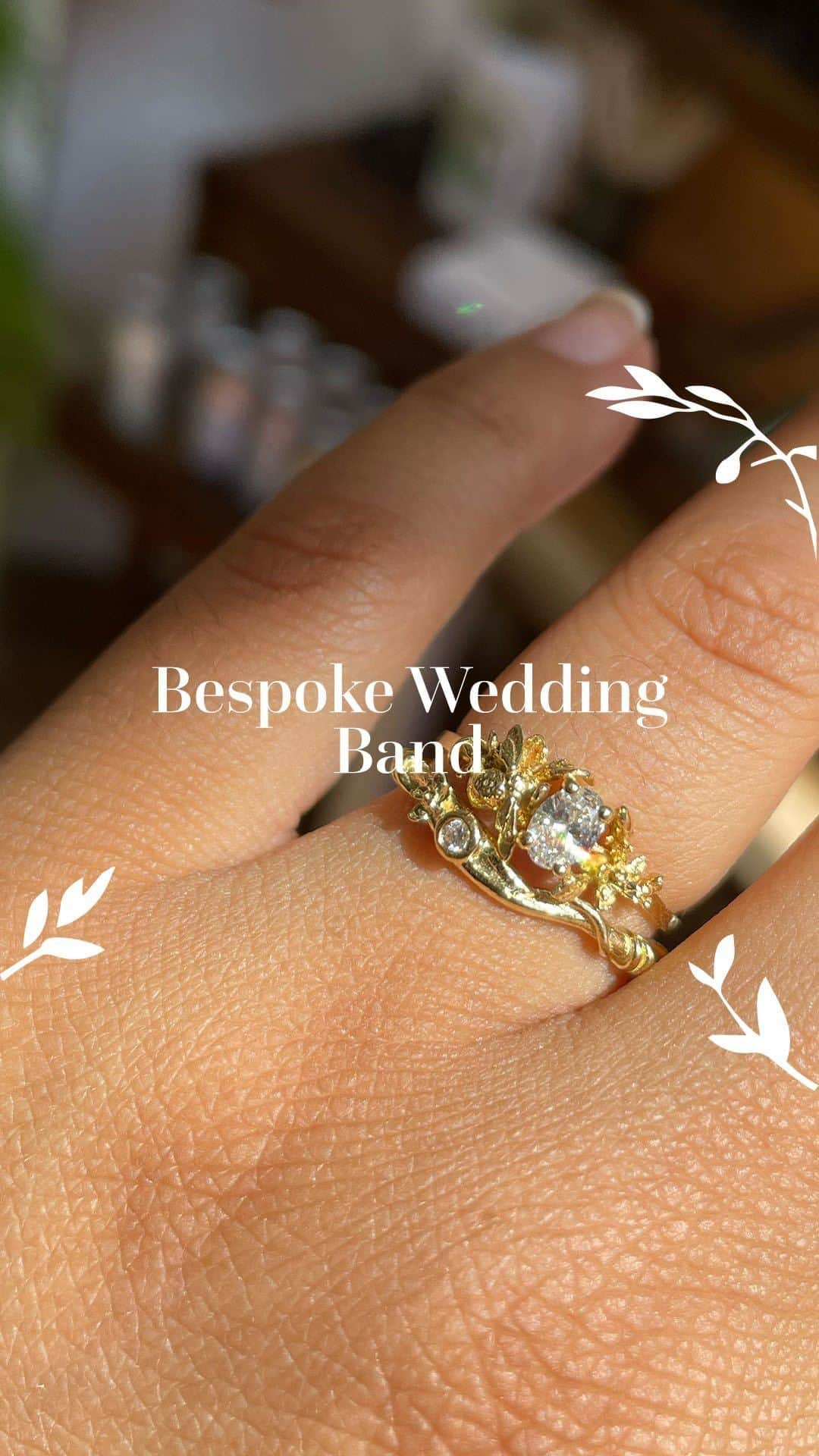 アレックスモンローのインスタグラム：「A Bespoke Wedding Band 🐝  Our Bespoke Team loved working on this beautiful 18ct yellow gold twisted vine ring, featuring a custom curve, added floral detail and a bezel set white diamond 💎  Would you like to talk through your design desires with our Bespoke Team? Click the link here to get in touch: https://bit.ly/3Cq3yUT  If you’d like to make anything Bespoke for Christmas, please enquire with our Team now! 🎄  #AlexMonroeJewellery #ResponsiblySourced #Bespoke #Bespoke #BespokeRing #RingInspiration #BespokeIdeas #HandmadeinEngland #Jewellery #HandmadeJewellery #JewelleryDesign #DiamondRing #BeeJewellery #BespokeDiamond #SpecialRing」