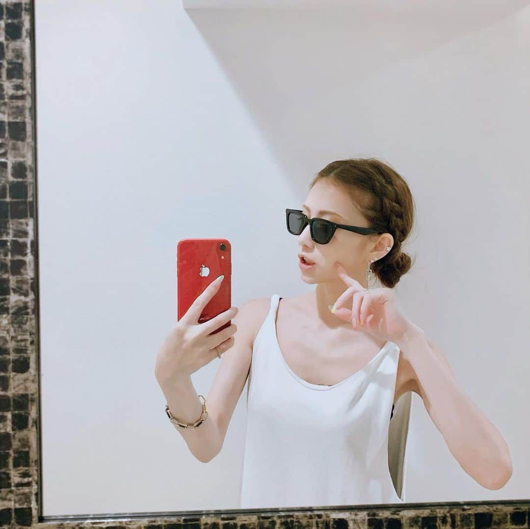 加賀美早紀のインスタグラム：「Happy☺︎  bbqしたい  #sunglasses #eyewear」