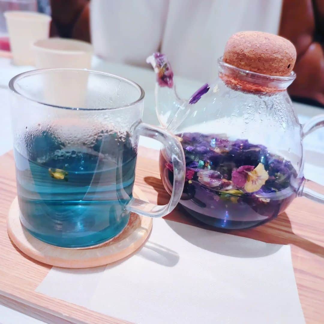 種田梨沙のインスタグラム：「🐙🍲🍧🥭  そういえば、 皆とお洒落で美味しいもの食べに行ったよ！  これ食べたい！あれ食べたい！ って思ったものを全部食べた１日でした笑  今年初かき氷… めちゃフワでほぼ飲み物でした✨  たのしかったなーまた行きたい！！  #山崎はるか #渡部優衣 #末柄里恵 #藤井ゆきよ #種田梨沙」