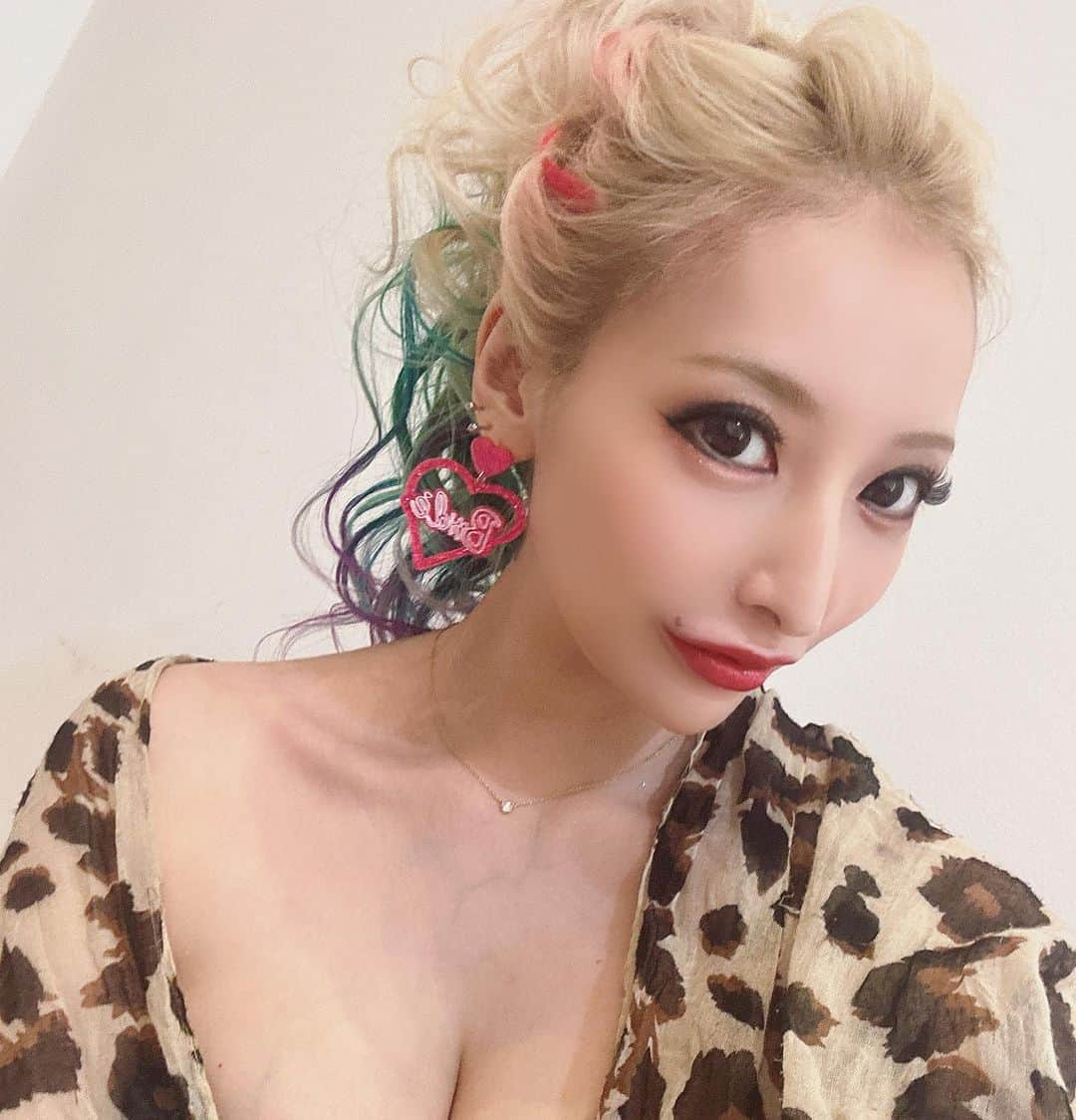 加藤紗里のインスタグラム：「撮影おつ♡」