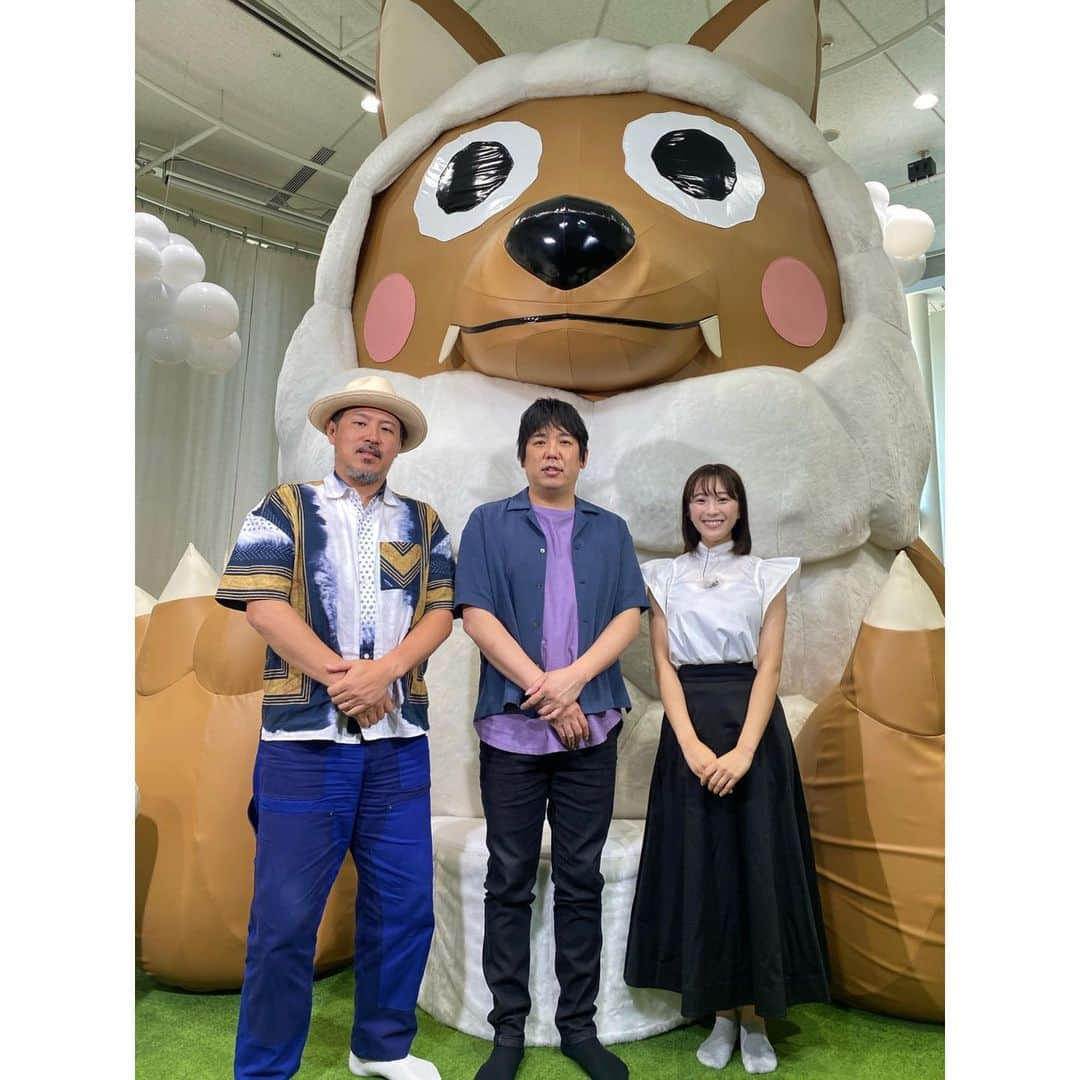 小松﨑花菜のインスタグラム：「・ スキマスイッチの大橋卓弥さん、常田真太郎さんが 先日メ〜テレに来てくださいました☺️✨  20周年を記念したベストアルバム 💿『POPMAN'S WORLD -Second-』が販売中です♪ 皆さんはどの曲が好きですか〜？ （迷いますが...）私は「藍」が1番好きです🙋‍♀️  愛知出身の大橋さんと常田さん。 地元トークでは、嬉しいお話がたくさん聞けました🚃  あすのドデスカ！エンタメで放送予定です📺  #スキマスイッチ #大橋卓弥 さん #常田真太郎 さん #popmansworld #メーテレ #ドデスカ #アナウンサー #小松﨑花菜 #ドデエンタメ」