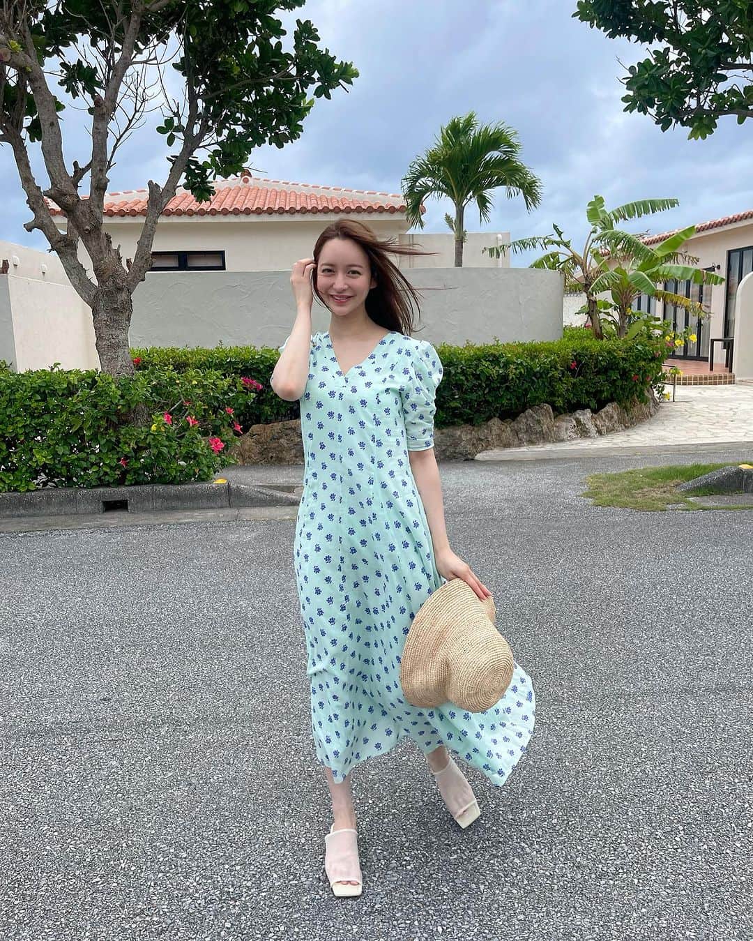 野崎萌香のインスタグラム：「宮古島で撮影してきたよ🏝️  ONE PIECE... @pasand_by_nequittezpas  👒... @zara 👡... @amerivintage」