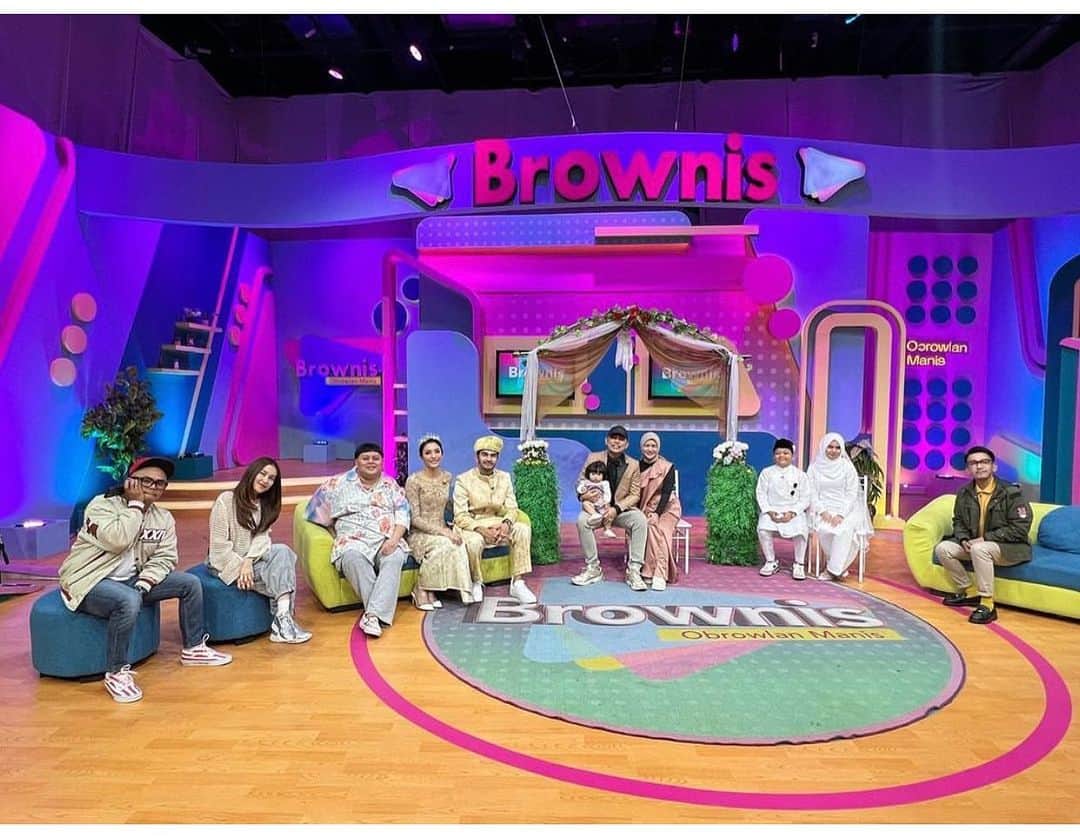 アユ・ティンティンのインスタグラム：「Thanks syg @brownis_ttv 😝😍」