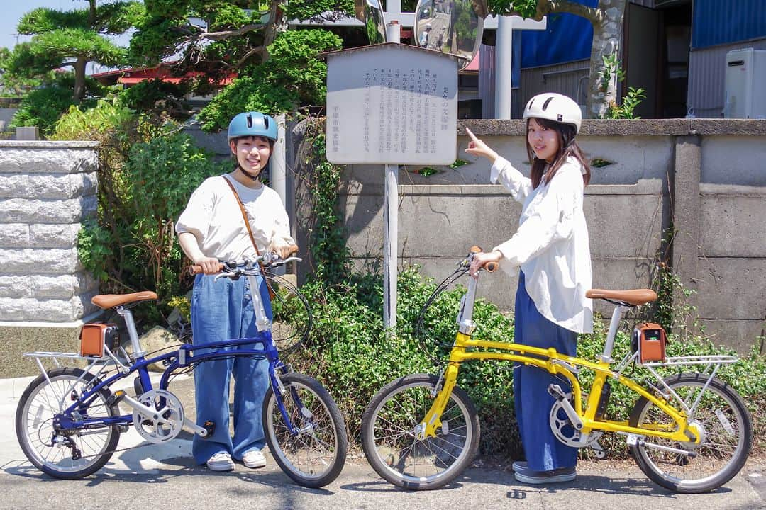 平塚市さんのインスタグラム写真 - (平塚市Instagram)「【平学写真部×ひらつかLaLaぽた3️⃣】虎女の足跡を辿る🐯 　鎌倉時代の仇討ちを描いた「曽我物語」で知られる曽我兄弟の兄・十郎祐成と恋仲だった「虎女」のゆかりの地を巡りました🚲虎女は平塚市山下の長者屋敷で生まれ、17歳で祐成と恋に落ち、曽故郷の山下にかえって来て、亡き祐成への追慕の念を断ち切ろうと生前送られてきた文の数々を焼いたといわれています💌🔥 この時代の女性の強く前を向く姿が、ふと思い浮かびました。  ■撮影場所：虎女住庵の跡、山下長者屋敷跡、虎女の文塚  ※当投稿内の写真・投稿文は平塚学園写真部のみなさんによって企画・撮影された内容です。  #手をつなぎたくなる街　#hiratsukagood　#hiratsuka　#kanagawaphotoclub #平塚　#平塚市　#湘南　#平塚学園　#平塚学園高等学校　#平学　#写真部　#高校生　#部活　#高校生活　#サイクリング　#ポタリング　#ひらつかlalaぽたた #スルガ銀行　#スルガ銀行サイクリングプロジェクト　#虎女　#お虎さん　#虎女の跡　#文屋の跡　#曽我物語　#平塚学園写真部　#テイクオーバー　#instagramtakeover　#コラボ　#instagramjapan #igersjp」8月23日 17時00分 - hiratsukagood