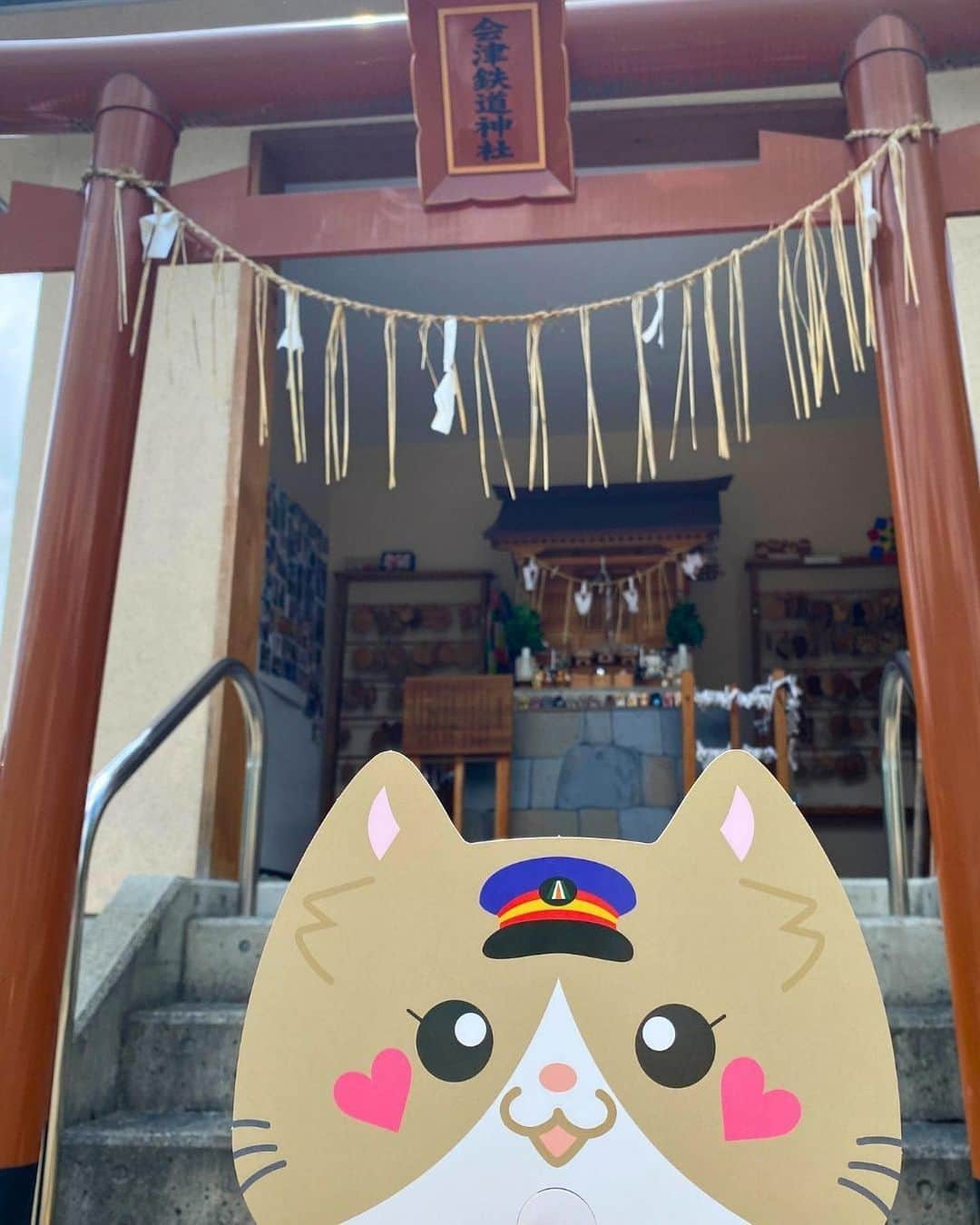 Rediscover Fukushimaのインスタグラム：「Do you love cats? 😻🐾  This is Ashinomaki Onsen Station (approx. 25 min. from Aizu-Wakamatsu City by train), where you will find…  😻A cute station with a cat attendant ✅  😻A shrine dedicated to cats ✅  😻A repurposed train with a miniature town and a train driving simulation ✅  😻 Cute & colorful trains ✅  If you are thinking of visiting, please know that…  🐾This station operates Aizu Tetsudo Line trains.  🐾It is forbidden to take photos of the cat stationmaster (Sakura-chan) to preserve her well-being.  🐾Sakura-chan is off on Mondays, Wednesdays and Fridays.  🐾Trains are far and between so we suggest checking the train schedules before your visit.  Autumn is a great season to take a train trip along the beautiful mountainous region of Aizu in Western Fukushima Prefecture! 🍁  Would you like to visit this colorful station in rural Fukushima? Let us know in the comments, and don’t forget to save this post for your next visit!  #visitfukushima #fukushima #visitjapanjp #visitjapanau #beautifuljapan #photooftheday #aizutetsudo #ashinomakionsen #ashinomakionsenstation #kawaii #aizu #cutejapan #tohoku #tohokutrip #catsofinstagram #cats #catshrine」