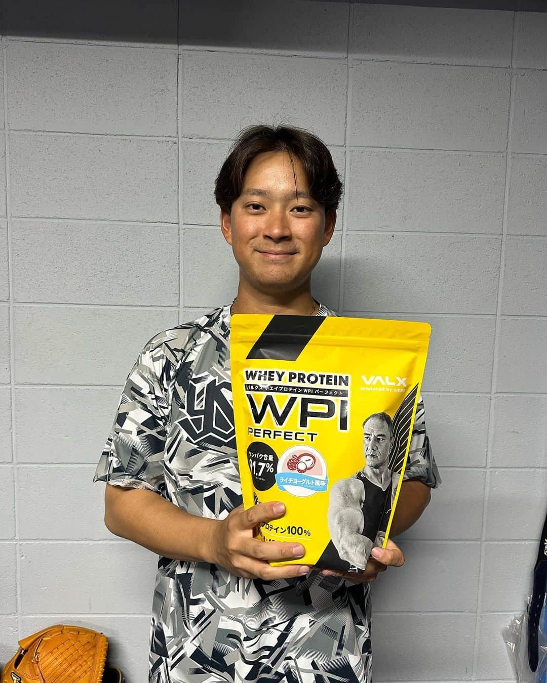 成田翔さんのインスタグラム写真 - (成田翔Instagram)「VALXさんから頂きました✌️ いつもサポートして頂きありがとうございます！ とても美味しいのでぜひ飲んでみてください👍 吉田大喜も飲んでるので載せてみました‼️笑」8月23日 17時22分 - kakeru_41