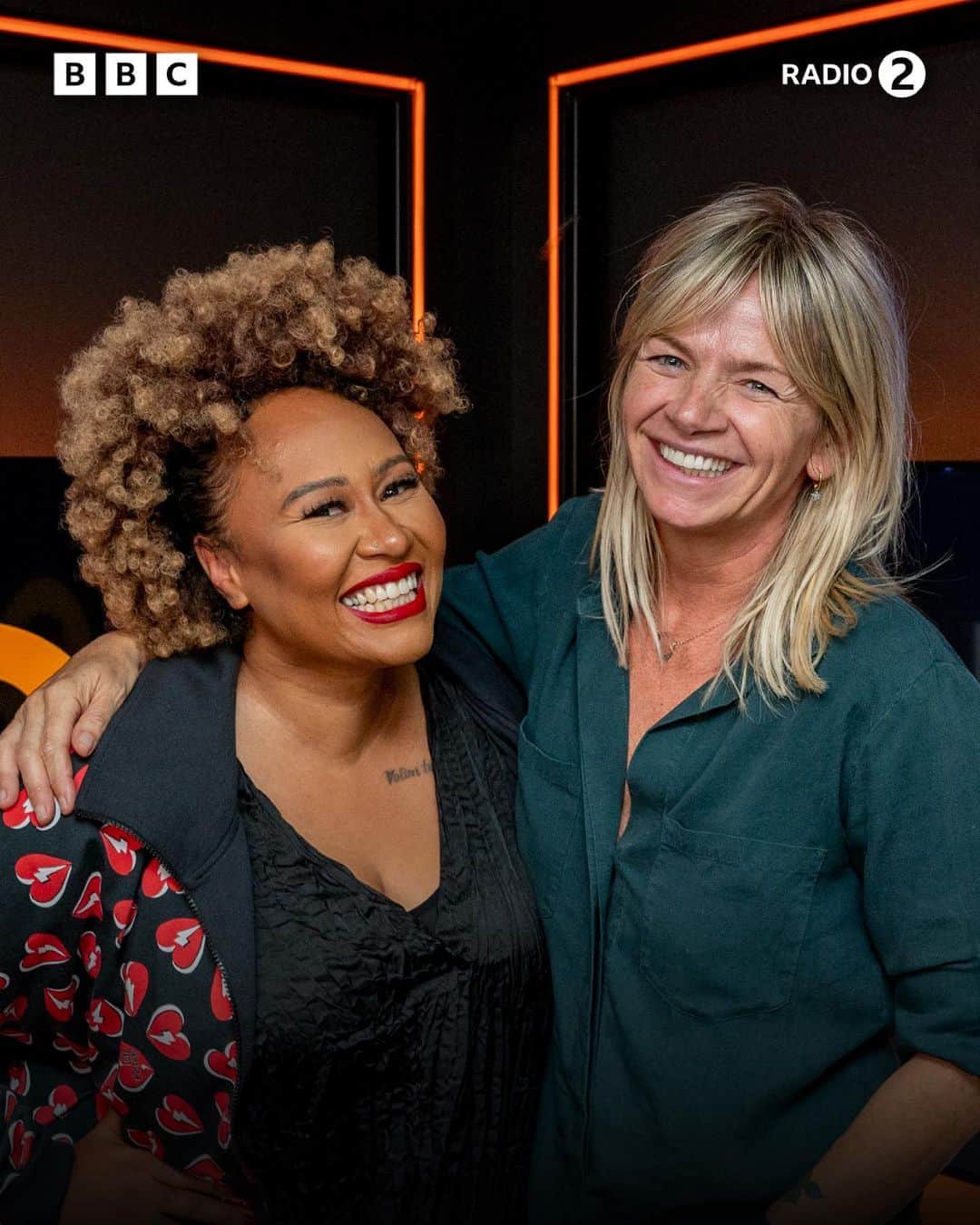 Emeli Sandéのインスタグラム：「@emelisande always brightens up our mornings 🥰🧡  Hear Emeli unveil her new single, There For You on the @zoetheball Breakfast Show!   Listen on @bbcsounds 🎧」