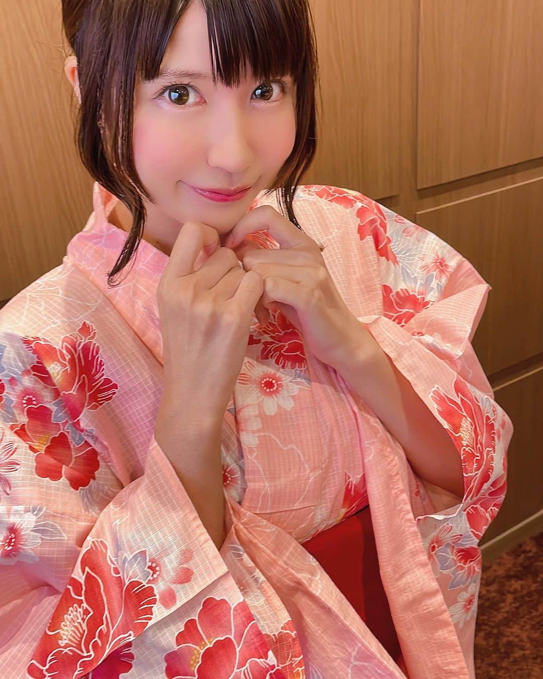 原奈津子のインスタグラム：「浴衣週間！ 人生で１番浴衣を着た8月でした。  どの浴衣が好きですか？」