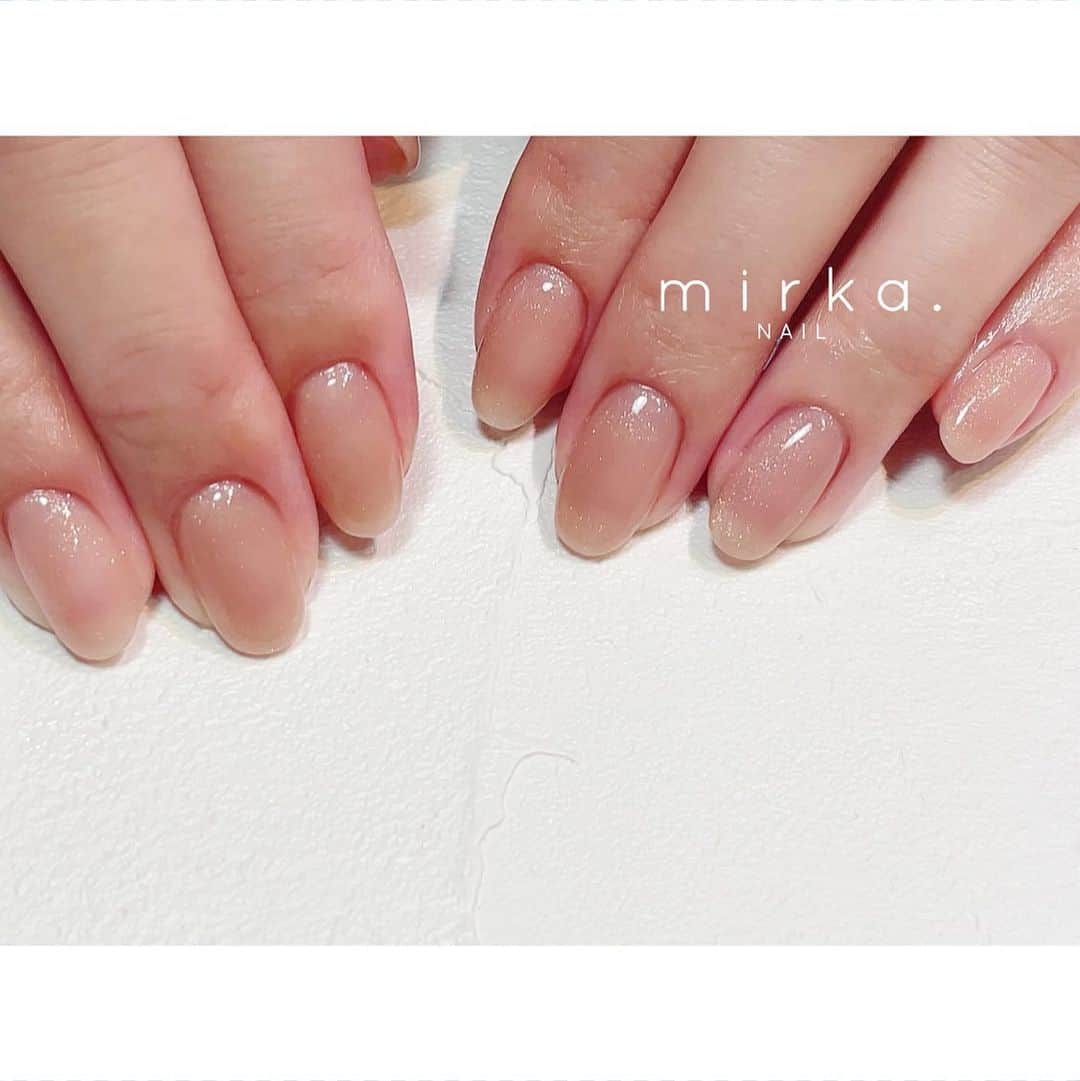 mirka. NAIL(ミルカネイル)のインスタグラム：「⁡ ⁡ ⁡ beige 𓃥 ⁡ ⁡ ⁡ お肌の色に合わせて 指先がきれいに見える色をお作りしました。 ⁡ シンプルだけどさりげなくキラキラする マグネットネイルです꙳ ⁡ ⇒動画もあります！ ⁡ ⁡ ⁡ ………………………………………………………… ⁡ ご予約、お問い合わせは LINE ID⇒ @mirka.nail (@含む)まで。 ⁡ ご新規様はハイライトの「ご案内」と「ご予約方法」を必ずお読みいただいてからご予約くださいますようお願いいたします。 空き状況や詳細はLINEの投稿からご確認ください。 ⁡ ⁡ ⁡ ⁡ #mirkanail#nails#nail#nailart#naildesign #ショートネイル#ネイルアート#ネイルデザイン#ネイル#大人ネイル#シンプルネイル#オフィスネイル#ニュアンスネイル#ナチュラルネイル#カジュアルネイル#ショートネイルデザイン#美甲#夏ネイル#夏ネイル2023 #プライベートサロン#プライベートネイルサロン#東京ネイルサロン#東京ネイル#江東区ネイルサロン#森下#清澄白河 ⁡」