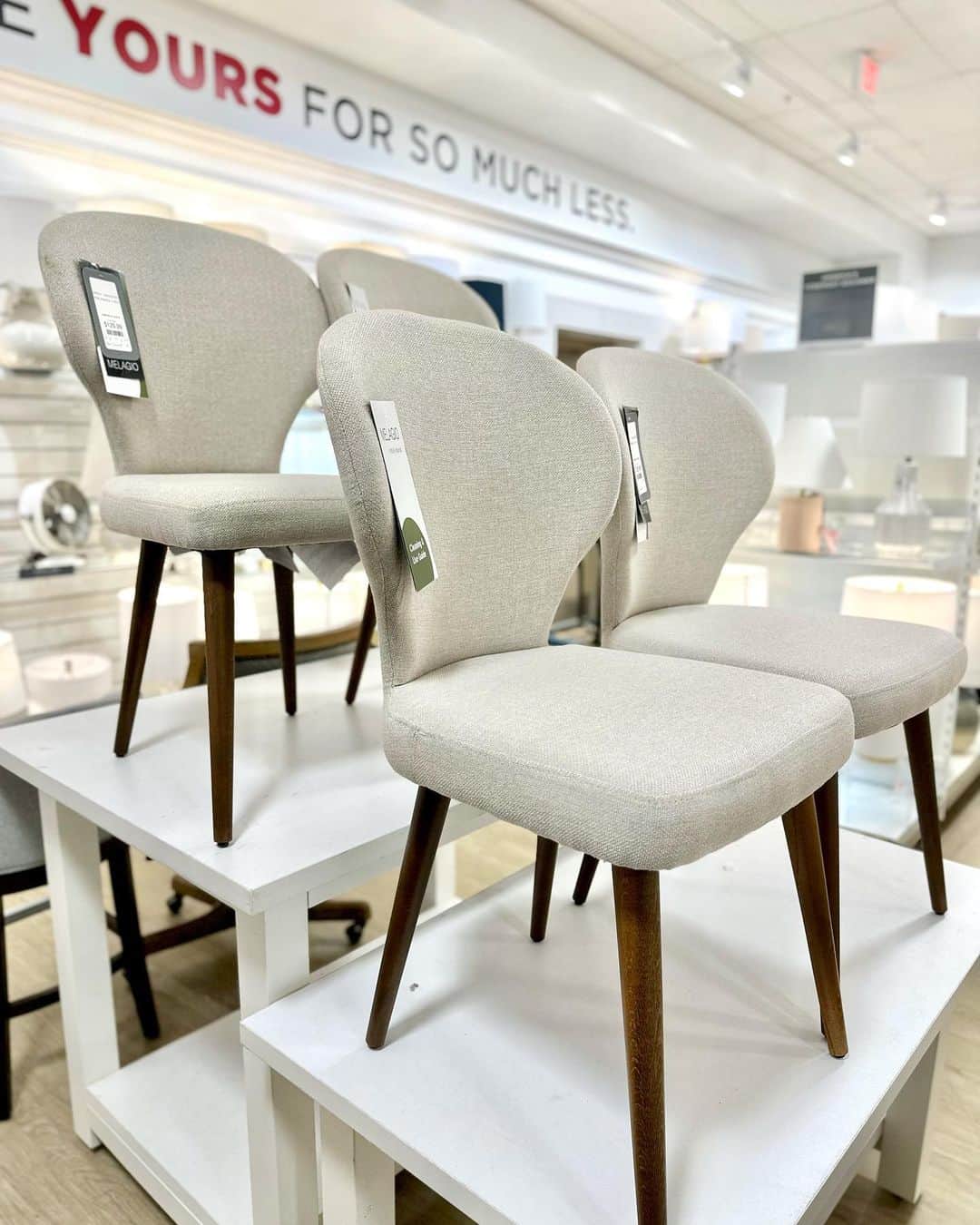 HomeGoodsさんのインスタグラム写真 - (HomeGoodsInstagram)「Pull a chair (or a whole set) and amplify your dining space all for less.」8月23日 9時13分 - homegoods