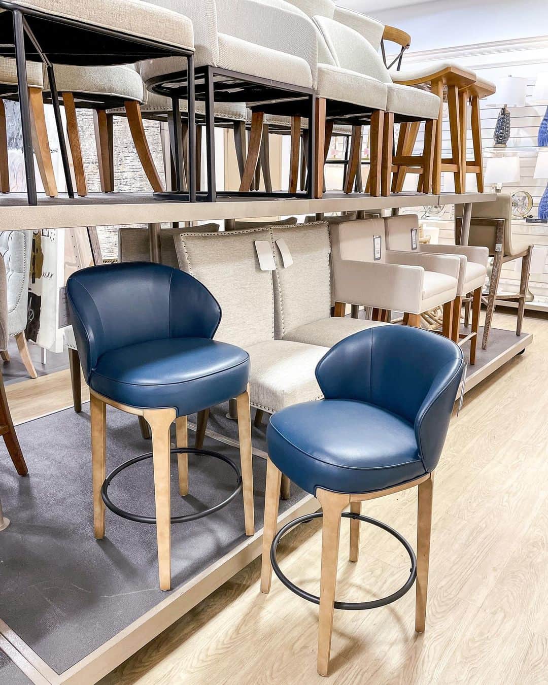 HomeGoodsさんのインスタグラム写真 - (HomeGoodsInstagram)「Pull a chair (or a whole set) and amplify your dining space all for less.」8月23日 9時13分 - homegoods