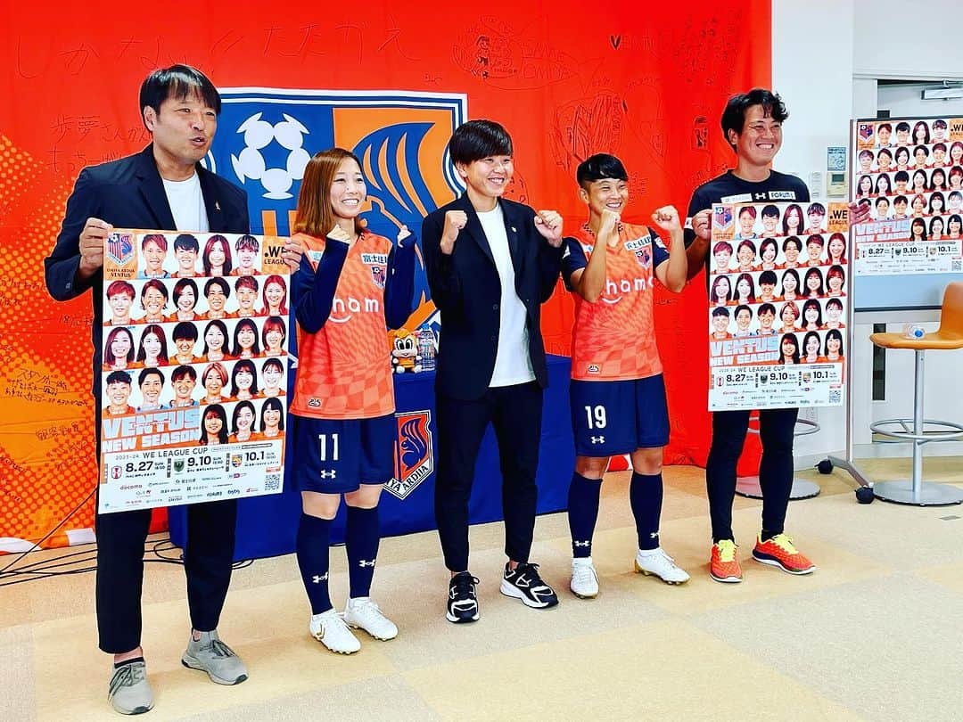 安田美香さんのインスタグラム写真 - (安田美香Instagram)「#大宮アルディージャVENTUS の取材へ！⚽️  https://ameblo.jp/xanadu09/entry-12817381340.html  柳井里奈監督とは、今年のインカレ準決勝で解説＆実況コンビを組ませて頂き  お会いするのは半年ぶりでした♪  大宮初の女性監督、応援しています！  #WEリーグカップ 8/26開幕です🏆  #なでしこジャパン をみて #女子サッカー おもしろいな！と思った方はぜひ #WEリーグ へ！😆  一緒に楽しみましょう♪  #大宮 #大宮アルディージャ #ventus #weリーグ #weleague #実況 #安田美香」8月23日 9時08分 - mika.yasuda.horipro