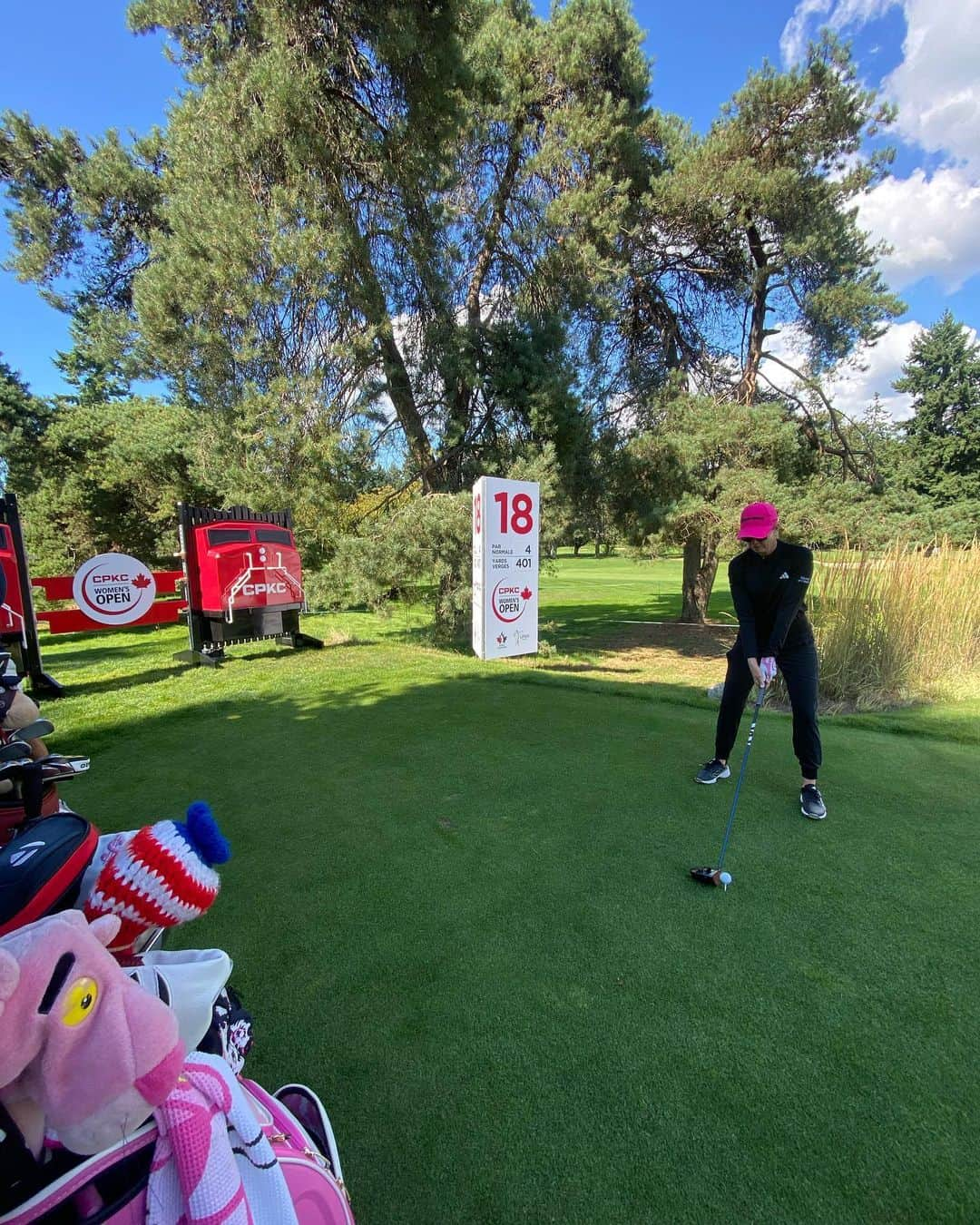 ポーラ・クリーマーのインスタグラム：「Love being back in Canada 🇨🇦❤️🇨🇦pretty good photo series taken by the one and only @hollyclyburngolf 📸 @cpkcwomensopen」