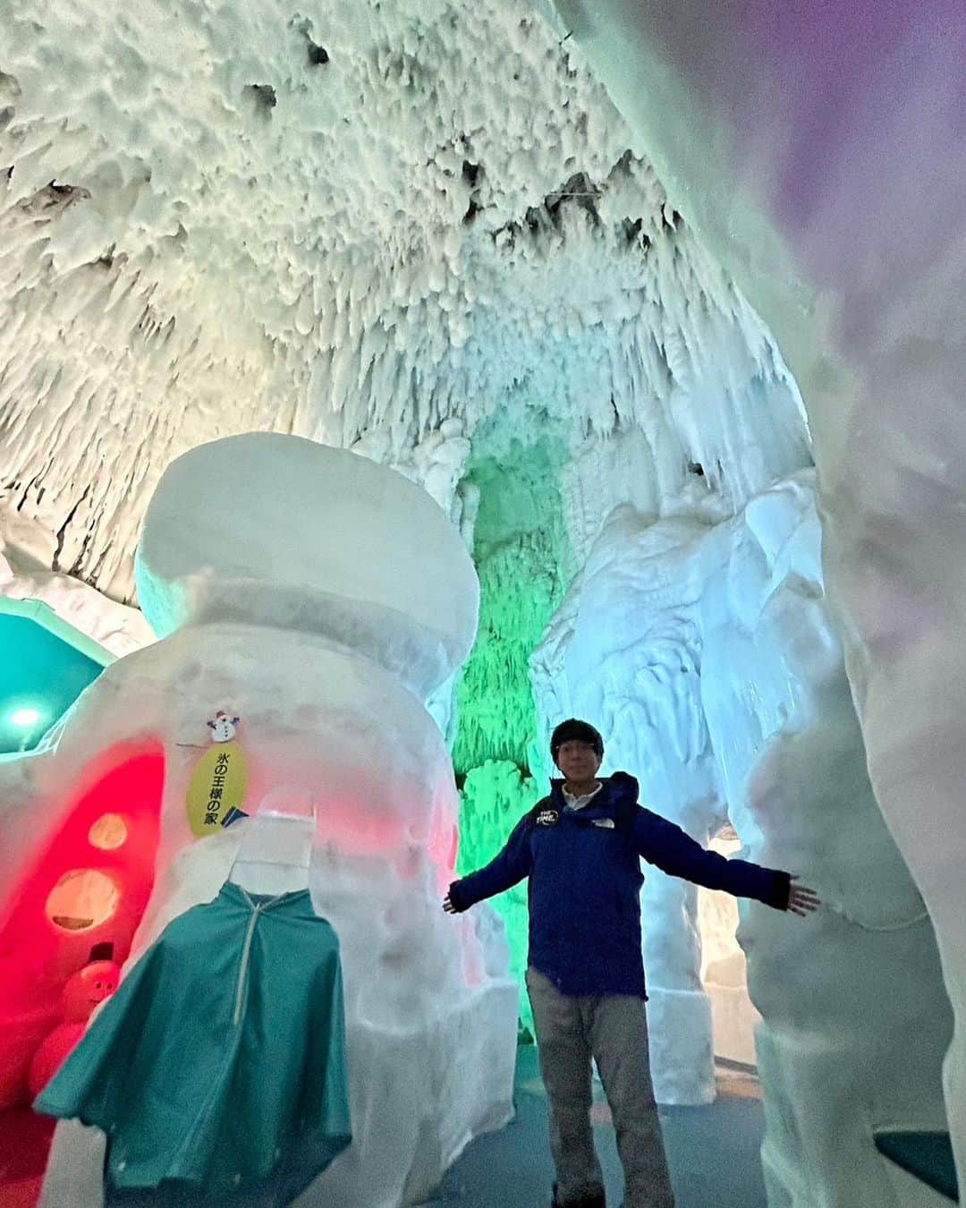 HBC北海道放送アナウンス部さんのインスタグラム写真 - (HBC北海道放送アナウンス部Instagram)「.  堀内大輝です ▶︎ @hbc_daikihoriuchi   先日、THE TIME,中継で -41℃の世界に行ってきました。  あの時は寒い寒いと嘆いていたわけですが、 今ではあの寒さが恋しいです。  ないものねだり、これが世の常です。  暑さに最大限の警戒を！  #北海道アイスパビリオン #アイスパビリオン #極寒 #ひんやり #暑さ対策  #暑さに負けるな  #thetime_tbs #アナウンサー」8月23日 9時09分 - hbc_announcer