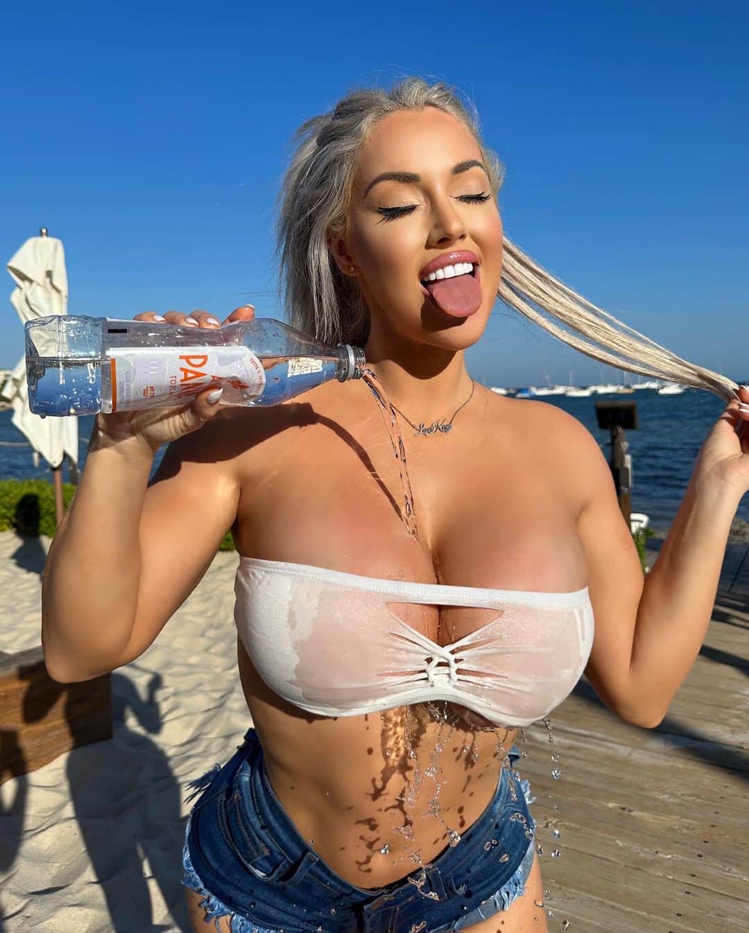 LACI KAY SOMERSさんのインスタグラム写真 - (LACI KAY SOMERSInstagram)「It’s hot out 🔥」8月23日 9時10分 - lacikaysomers