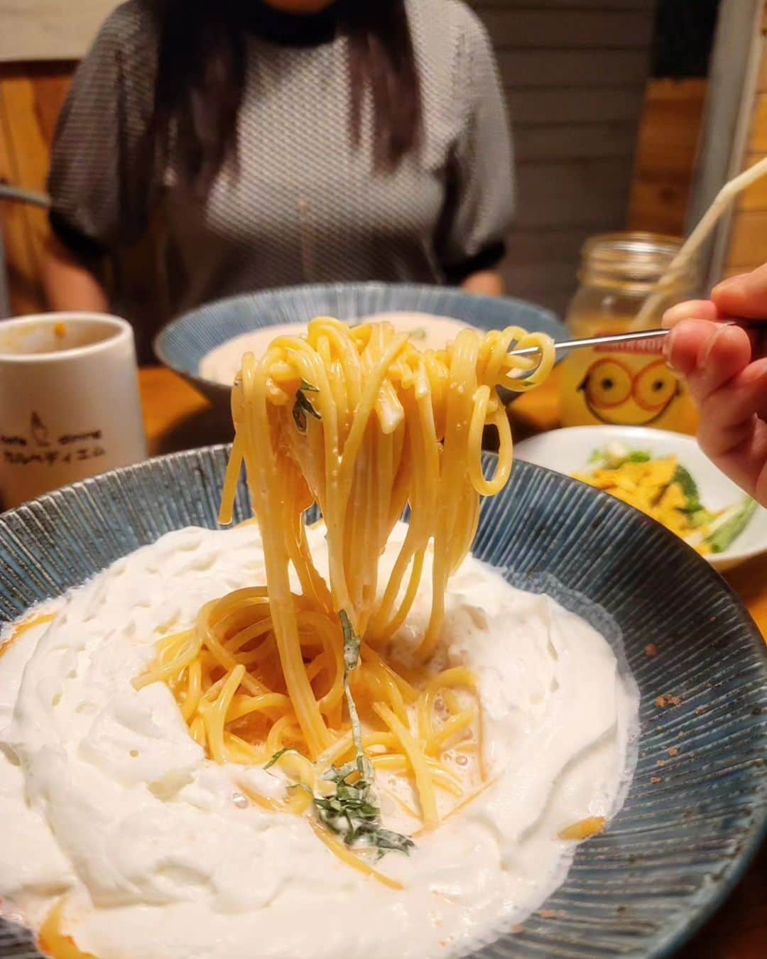 石関友梨さんのインスタグラム写真 - (石関友梨Instagram)「エスプーマのふわふわパスタ🍝in熊谷⁡ ⁡⁡ ⁡埼玉県熊谷駅北口から徒歩2分⁡ ⁡「カルぺディエム」さん⁡⁡ ⁡⁡ ⁡埼玉の友だちとランチで😋🍴 ⁡⁡ ⁡店内もお洒落でどのメニューも映えてて⁡ ⁡美味しそうでお財布気にしなければ⁡ ⁡全メニュー食べてみたかった😂✨⁡⁡ ⁡⁡ ⁡ #カルぺディエム #熊谷カフェ #埼玉グルメ #熊谷グルメ #埼玉ランチ #埼玉パスタ」8月23日 10時03分 - yurimorico