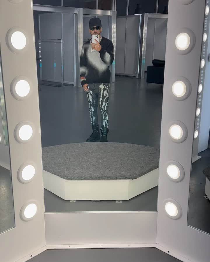 ヤンデルのインスタグラム：「“DON JUAN” Va pa la calle! @maluma Video en camino! “TROFEO” 🏆🎥🎞️🔥 👽👽」