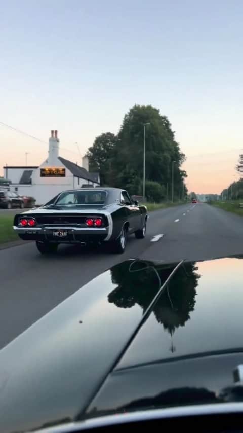 Classics Dailyのインスタグラム：「Credit @ithinkimplumcrazy  . #Classic #classics #Classiccar #classiccars #americanmuscle #Musclecar #Musclecars #car #cars #dodge #charger」
