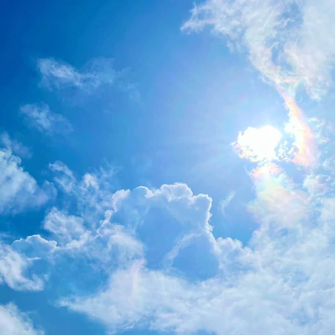 吉井明子さんのインスタグラム写真 - (吉井明子Instagram)「What an exciting sky!!  いろんな高さの雲が行き交って☁️ 一瞬の彩雲🌈 心も対流しちゃう！！  #東京の空 #気象予報士 #気象キャスター #weatherforecaster #기상캐스터　#氣象主播」8月23日 10時29分 - akiko_yoshii_sunny_rain