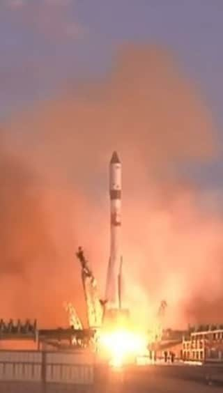 国際宇宙ステーションのインスタグラム：「Liftoff of the Progress 85 cargo craft. 🚀  The resupply spacecraft successfully launched from the Baikonur Cosmodrome in Kazakhstan at 9:08 p.m. EDT and will deliver nearly three tons of food, fuel, and supplies to the Expedition 69 crew.  Progress will spend a two-day journey to the station and conduct an automated dock to the Zvezda service module at 11:50 p.m. EDT Thursday, Aug. 24.  #nasa #international #space #station #cargo #spacecraft #progress #launch #liftoff #soyuz #expedition69 #roscosmos」