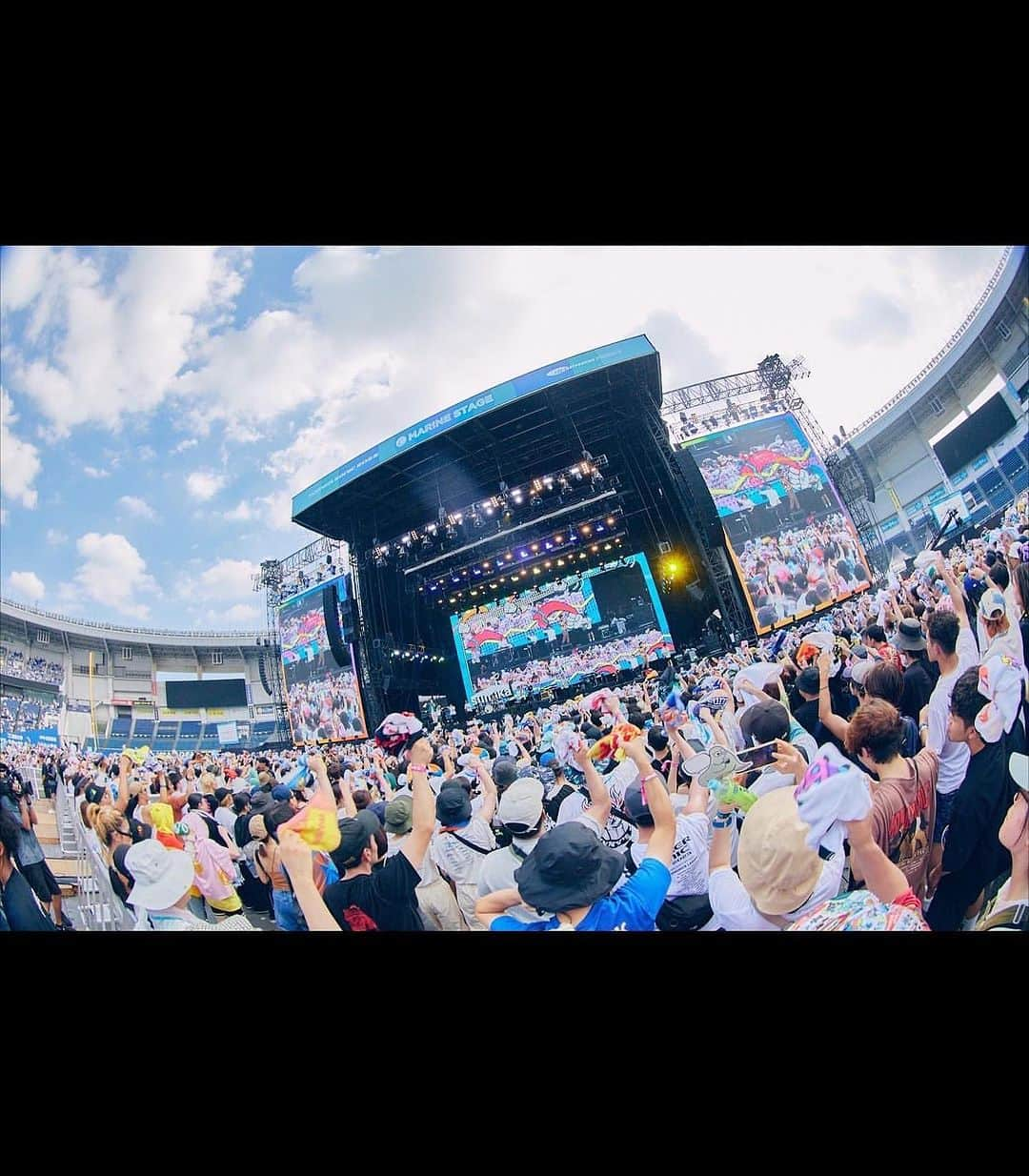 後関好宏さんのインスタグラム写真 - (後関好宏Instagram)「SUMMER SONIC 東京 sumikaのステージに参加しました！ 今月3公演目ともなると段々と様子がわかってきて、皆んなと一緒にも曲中で決めポーズしてみました。笑  ちなみにこの日はsumikaのライブが終わった後も、そのまま残って最後の花火まで観て帰ったのですが、帰りの駅を目指すお客さんが皆んな笑顔で楽しそうに1日の出来事を話していて、暑い中思いっきり楽しんだんだなぁ、とホッコリした気持ちで僕も会場を後にしました。  目撃して下さった皆さんありがとう御座いました！！ 夏フェスもう少し有りますので宜しくお願いします。  #sumika #サマソニ東京 #SUMMERSONIC」8月23日 10時46分 - gosekky