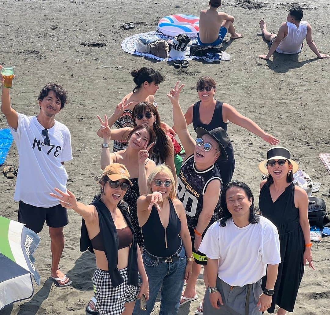 前田典子さんのインスタグラム写真 - (前田典子Instagram)「#一生青春　😆 この前の #ビーチハウス🏖 前回、このメンバーで ここでBBQしたのは5年前でした😳　 5年早い‼️ #一緒懸命遊ばなきゃ😆  この日の 飛び入りゲストの小動物 #ヒメハリテンレック 🐀 大人しくて可愛い💕 ハリネズミに似てるけど違うよ みんなメロメロに😍 #夏満喫#海大好き #海の家 #片瀬江ノ島  #片瀬西浜海岸  #神奈川#江ノ島 #湘南」8月23日 10時59分 - maenorichang