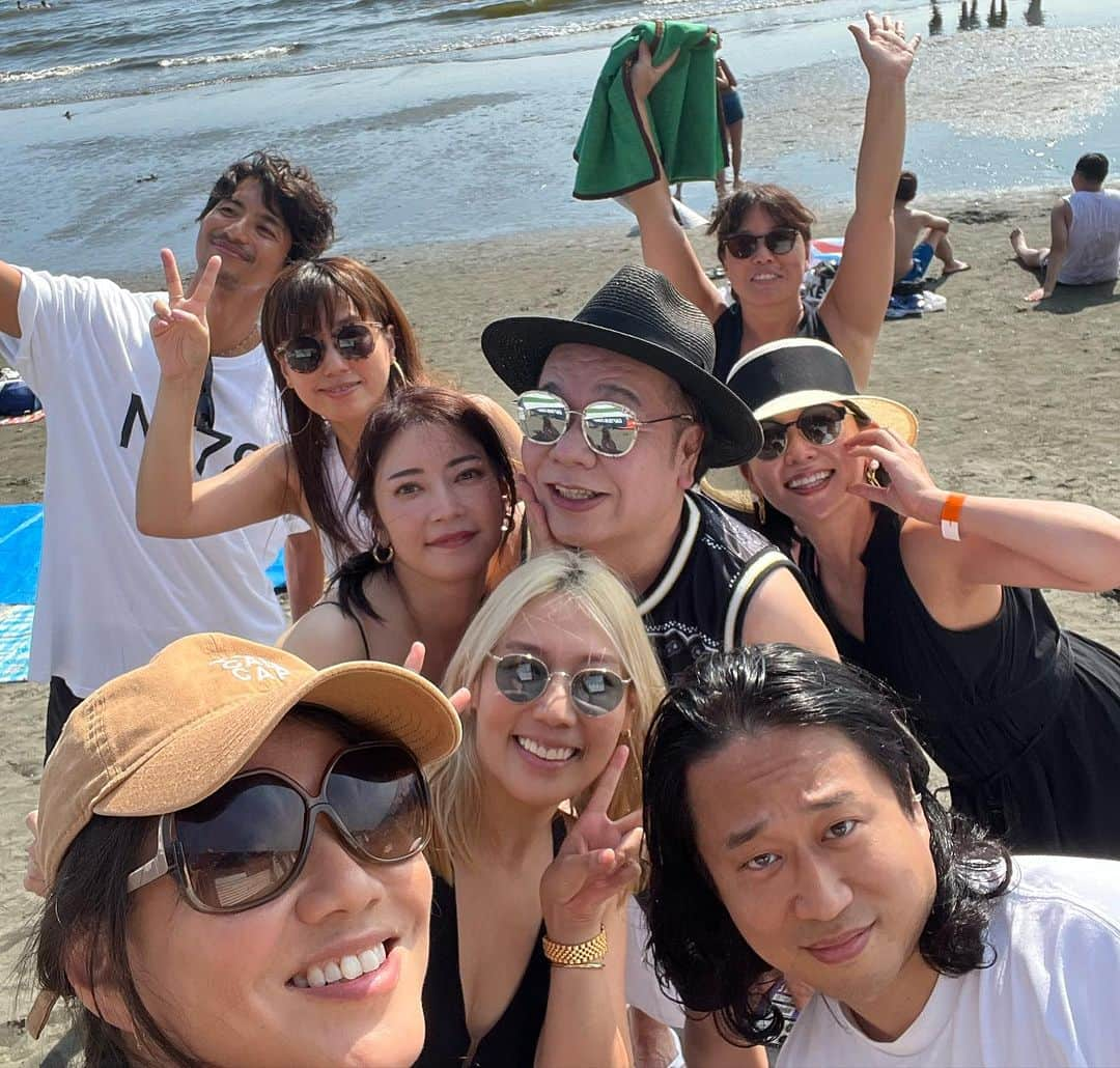 前田典子さんのインスタグラム写真 - (前田典子Instagram)「#一生青春　😆 この前の #ビーチハウス🏖 前回、このメンバーで ここでBBQしたのは5年前でした😳　 5年早い‼️ #一緒懸命遊ばなきゃ😆  この日の 飛び入りゲストの小動物 #ヒメハリテンレック 🐀 大人しくて可愛い💕 ハリネズミに似てるけど違うよ みんなメロメロに😍 #夏満喫#海大好き #海の家 #片瀬江ノ島  #片瀬西浜海岸  #神奈川#江ノ島 #湘南」8月23日 10時59分 - maenorichang