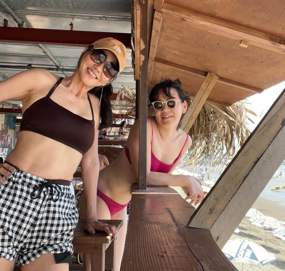 前田典子さんのインスタグラム写真 - (前田典子Instagram)「#一生青春　😆 この前の #ビーチハウス🏖 前回、このメンバーで ここでBBQしたのは5年前でした😳　 5年早い‼️ #一緒懸命遊ばなきゃ😆  この日の 飛び入りゲストの小動物 #ヒメハリテンレック 🐀 大人しくて可愛い💕 ハリネズミに似てるけど違うよ みんなメロメロに😍 #夏満喫#海大好き #海の家 #片瀬江ノ島  #片瀬西浜海岸  #神奈川#江ノ島 #湘南」8月23日 10時59分 - maenorichang