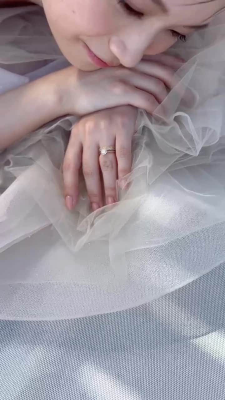 のインスタグラム：「.  ゼクシィ本日発売です💍  書店やコンビニでぜひ☺️🥰  #ゼクシィ」