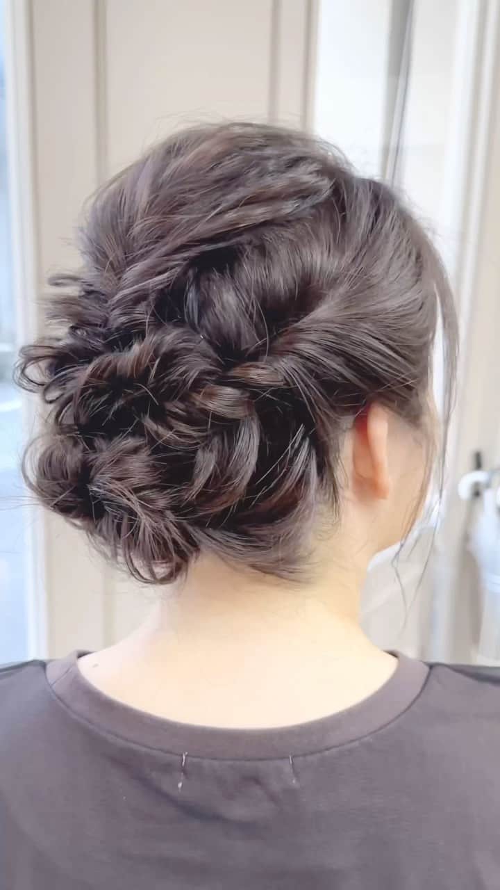 鶴谷和俊のインスタグラム：「ヘアアレンジ💇‍♀️ #ヘアアレンジ」