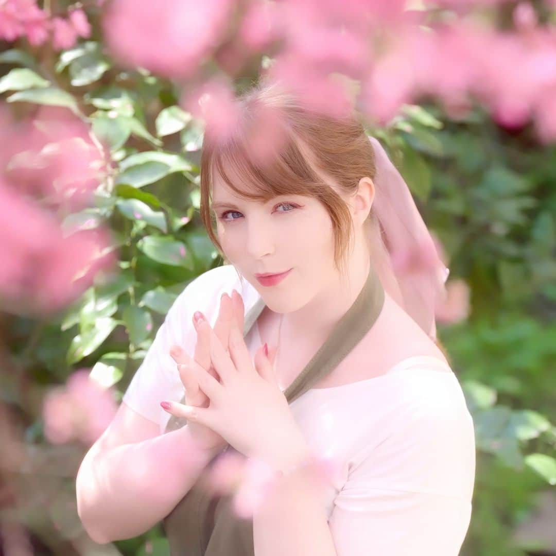 ジューン・ラブジョイさんのインスタグラム写真 - (ジューン・ラブジョイInstagram)「I miss spring, I love looking at beautiful cherry blossoms in Japan ! ⠀ What is your favorite flower ?🌷⠀ ⠀ Le printemps me manque, j'adore regarder les cerisiers en fleurs ! ⠀ Quelle est ta fleur préférée ?⠀ ⠀ 📸 @takahiro_ch ⠀ ⠀ ☕ Check my description box to buy coffee beans made with Love & Joy ! ☕⠀ ⠀ #lovejoy #model #coffee #café #photoshoot #japan #japon #cute」8月23日 11時00分 - junelovejoyy
