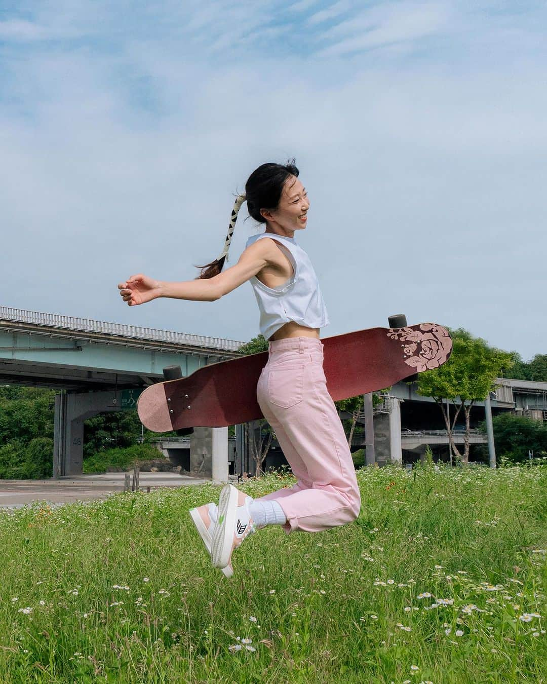 コ・ヒョジュさんのインスタグラム写真 - (コ・ヒョジュInstagram)「Hyojoo in Pink Vallely Pro @Cariuma 🕴🏻🕴🏻」8月23日 11時08分 - hyo_joo