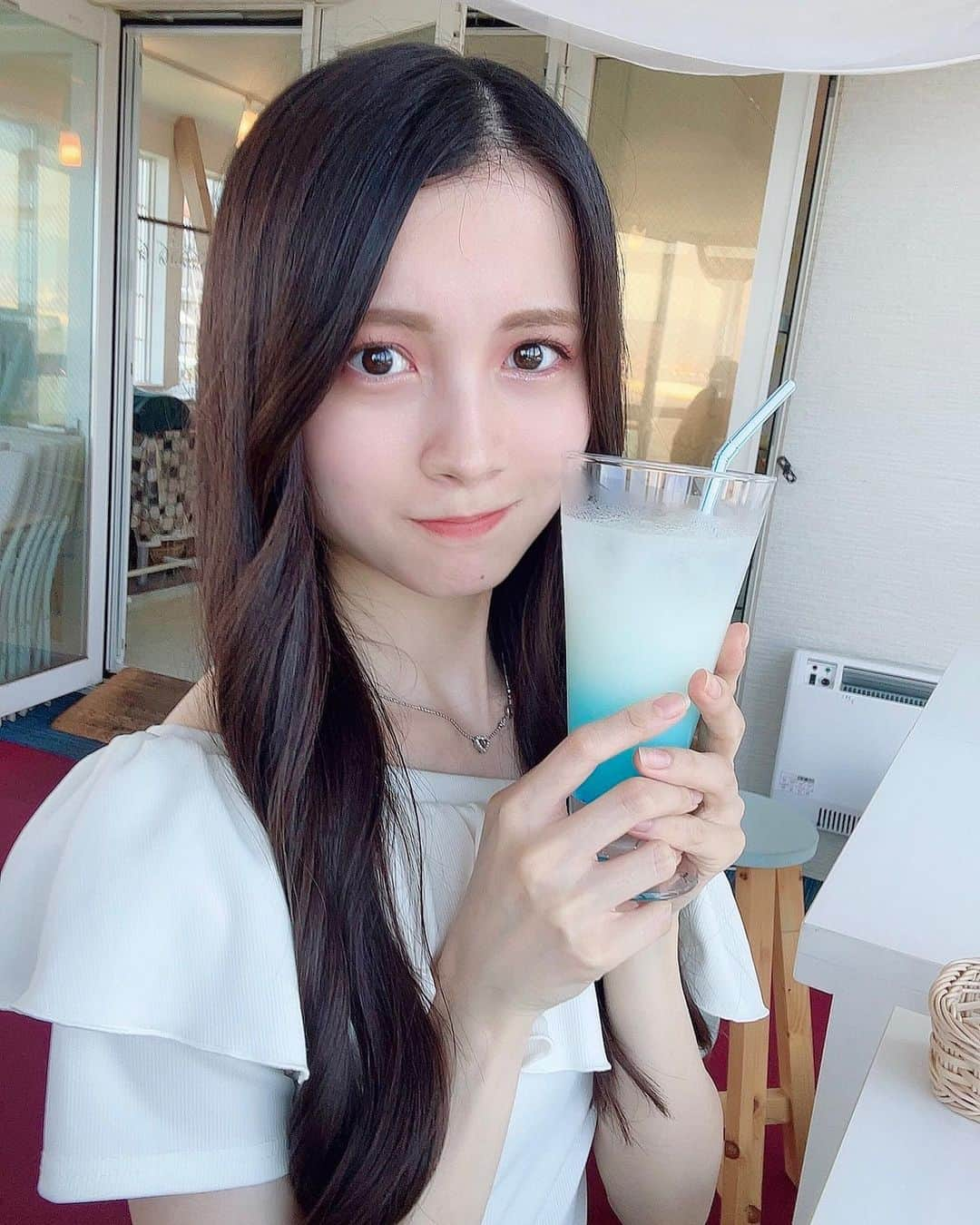 水島美結のインスタグラム：「🧜‍♀️🫧🐚  海の見えるカフェで 景色も綺麗で美味しかった〜！！  #函館カフェ #函館グルメ #カフェ」