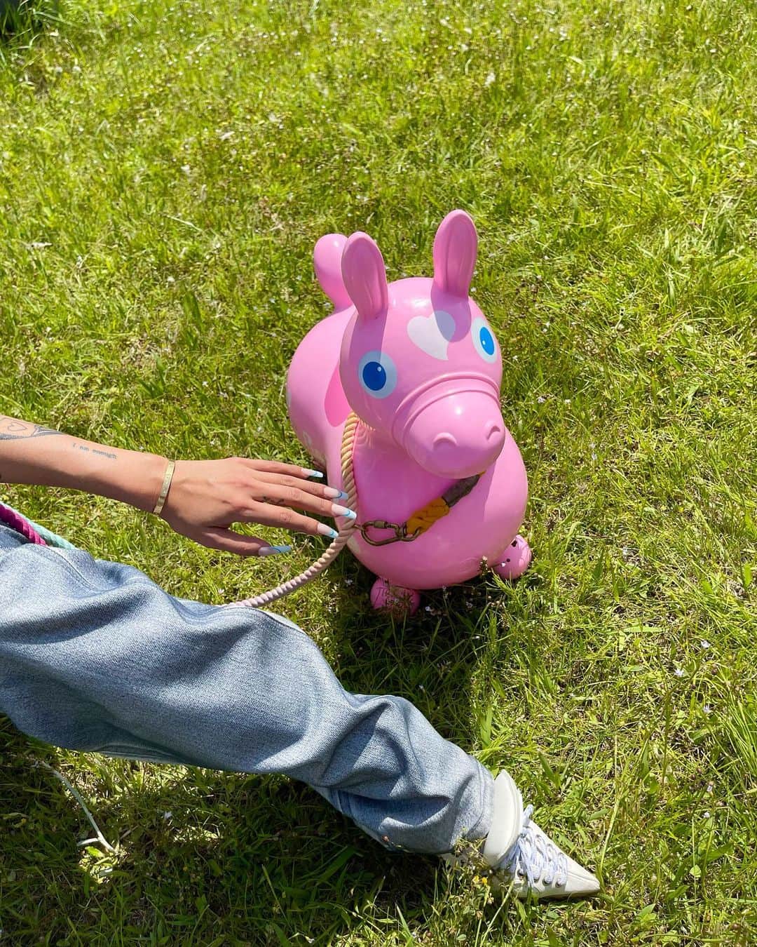 Staxx Tさんのインスタグラム写真 - (Staxx TInstagram)「PINK! PINK! PINK!👅  マスタングは @y_tech_co_ltd & @buffalo.designs の共作、チャリンコはジモティーで1000円で買って塗ったのは俺&監督  #CREAM #GAMEOVER #CHAPTERS #allpinkeverything」8月23日 11時26分 - staxxt_cream