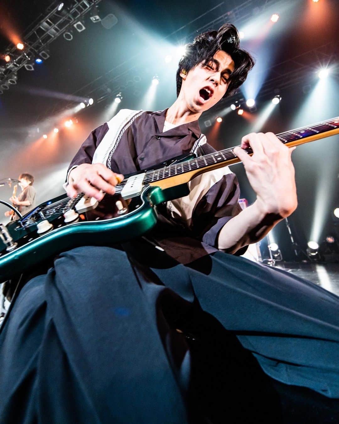 Masakiのインスタグラム：「「TREASURE05X 2023 20th Anniversary～THEATER OF ENVY～」 2023年8月22日(木)  at Zepp Nagoya  2023年の個人的テーマ「ギターは顔で弾け！」を少しずつ習得中🤏🏻  Photo by @yusuke_mphoto    #TREASURE05X」