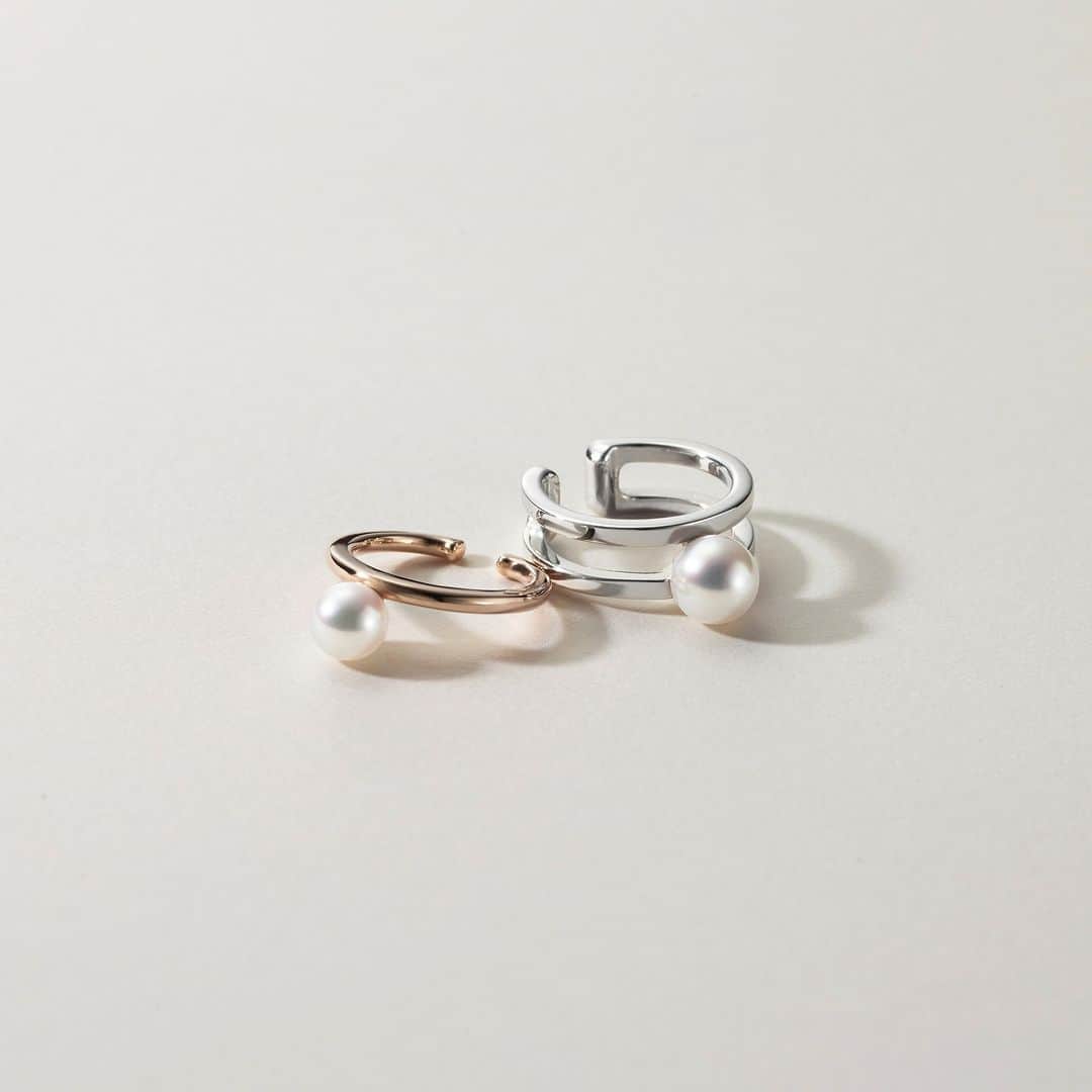 Mikimotoのインスタグラム：「A simple yet sophisticated design. Layer with other ear cuffs and/or earrings for an even more eye-catching effect.  パールの輝きが目を引くイヤーカフ。 お持ちのピアスとのレイヤードで華やかに。  #MIKIMOTO #ミキモト #MikimotoEarCuff」