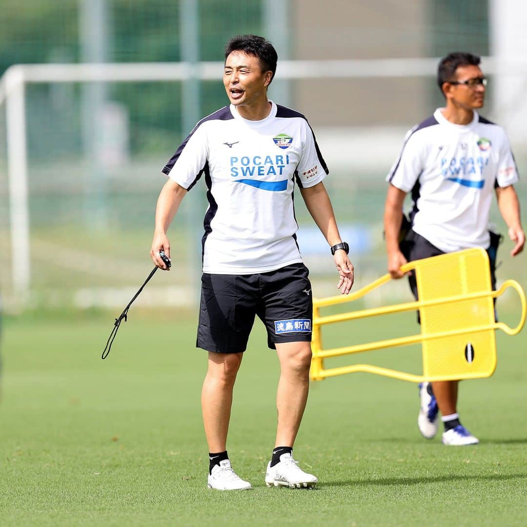 徳島ヴォルティスのインスタグラム：「本日より #吉田達磨 監督がトレーニングに合流🔥 初日から選手たちと積極的にコミュニケーションをとっていました！  #徳島ヴォルティス #vortis #Jリーグ #football」