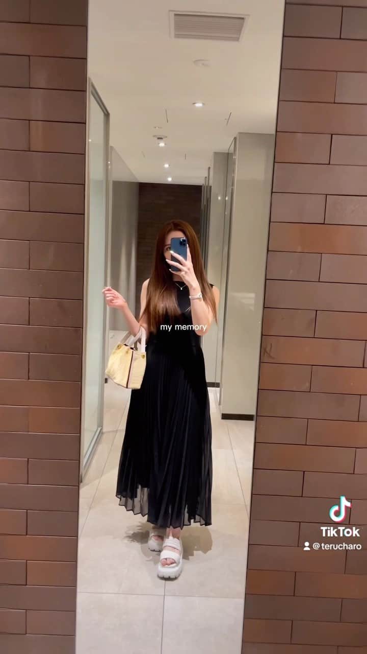 のインスタグラム：「1年ってはやい💭 まとめてみた🩵  #春夏秋冬 #コーデ」