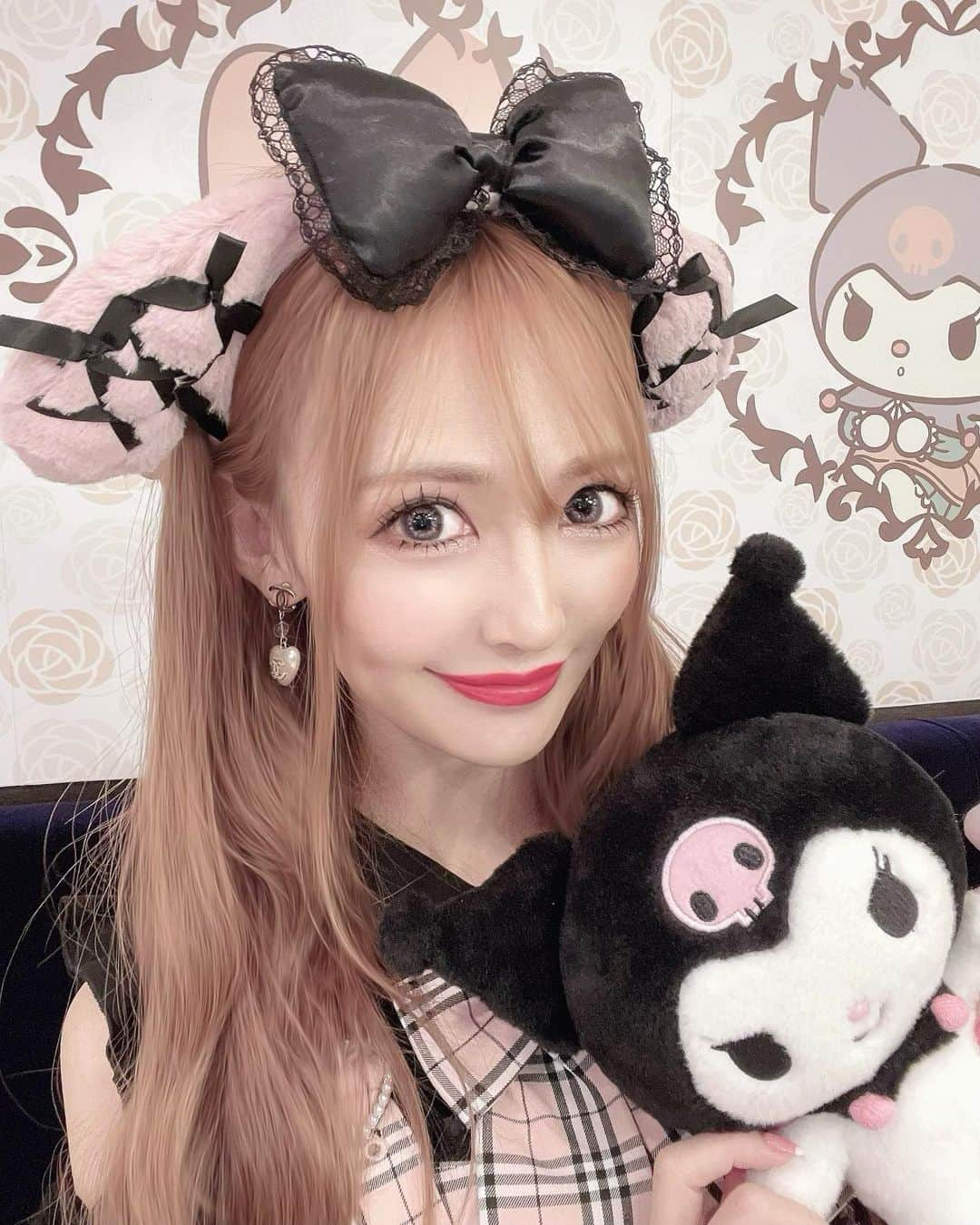 寿リリカさんのインスタグラム写真 - (寿リリカInstagram)「♡ おにゅーからこん💖🫶 もうひとつはメロウピンク💕 ♡ 発色きれいで顔のイメージ変身できちゃう🤩💖💖 ♡ @hotel_lovers.official  #ハニードロップス #メロウピンク #カラコン #ホテラバ」8月23日 12時05分 - ririkakotobuki