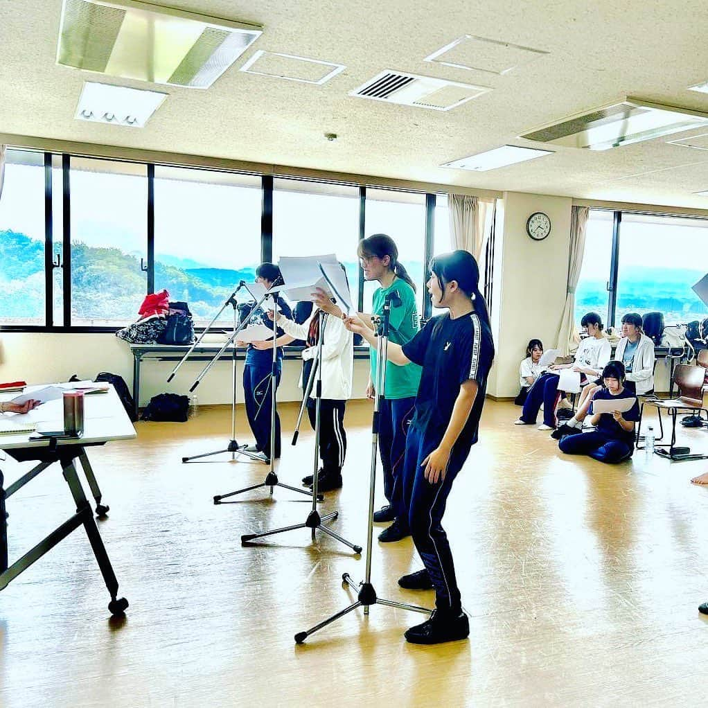 日本工学院さんのインスタグラム写真 - (日本工学院Instagram)「声優・演劇科の学生がマイクワークを学んでいる様子です🔆🎤 . . 「#日本工学院」をチェック！！ 学生が投稿したリアルな日常風景を見ることができますよ！ . . #nihonkogakuin #専門学校 #日本工学院八王子専門学校 #日本工学院専門学校 #教職員投稿写真 #声優演劇科 #音響芸術科 #声優コース #若きつくりびと #芝居 #演劇 #舞台 #ミュージカル #劇団 #お芝居 #演技 #演劇好き #芝居好き #演技が好き #アオハル #あおはる #声優 #役者 #俳優 #女優 #舞台女優 #役者志望 #声優志望 #声優の卵」8月23日 12時16分 - nihonkogakuin