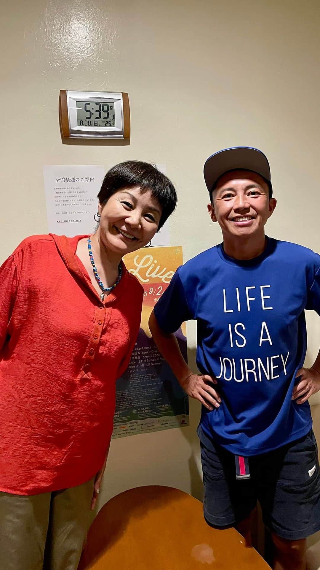山本華世のインスタグラム：「先日、GAKU.MCさんのライブに行ってきました。そしてガクさんのＴシャツ着て演奏会に行きました。音楽って心を和ませてくれるね。癒されたし、元気もらいました。#音楽」