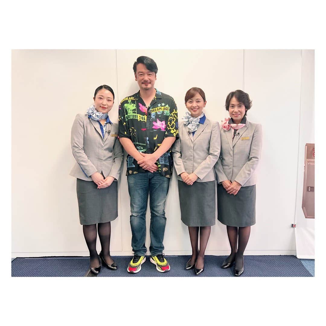 中谷しのぶさんのインスタグラム写真 - (中谷しのぶInstagram)「✈️✈️✈️  まさかの…！  憧れのCAさんの衣装を着せて頂きました✨ 緊張して、背筋ぴーん！です。  ただお仕事体験は想像以上に散々で 見るのも恐ろしいですが笑 小田井さんと初めてのロケ いろんなお話ができて楽しかったです☺️  今週26日(土)13:30〜 #かんさい情報ネットten 夏休みSP  ぜひご覧ください！」8月23日 12時14分 - shinobunakatani.ytv