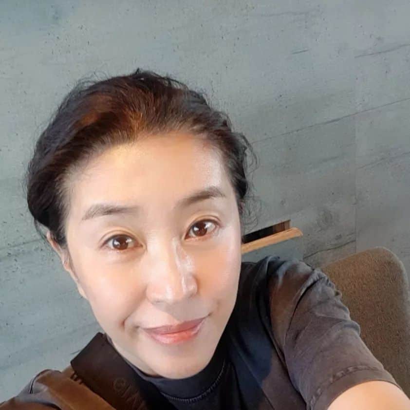 キム・ミギョンのインスタグラム：「통째로 쪄져도 제주는 내사랑. 오늘도 촬영은 계속된다! 힘내자!!!!!」