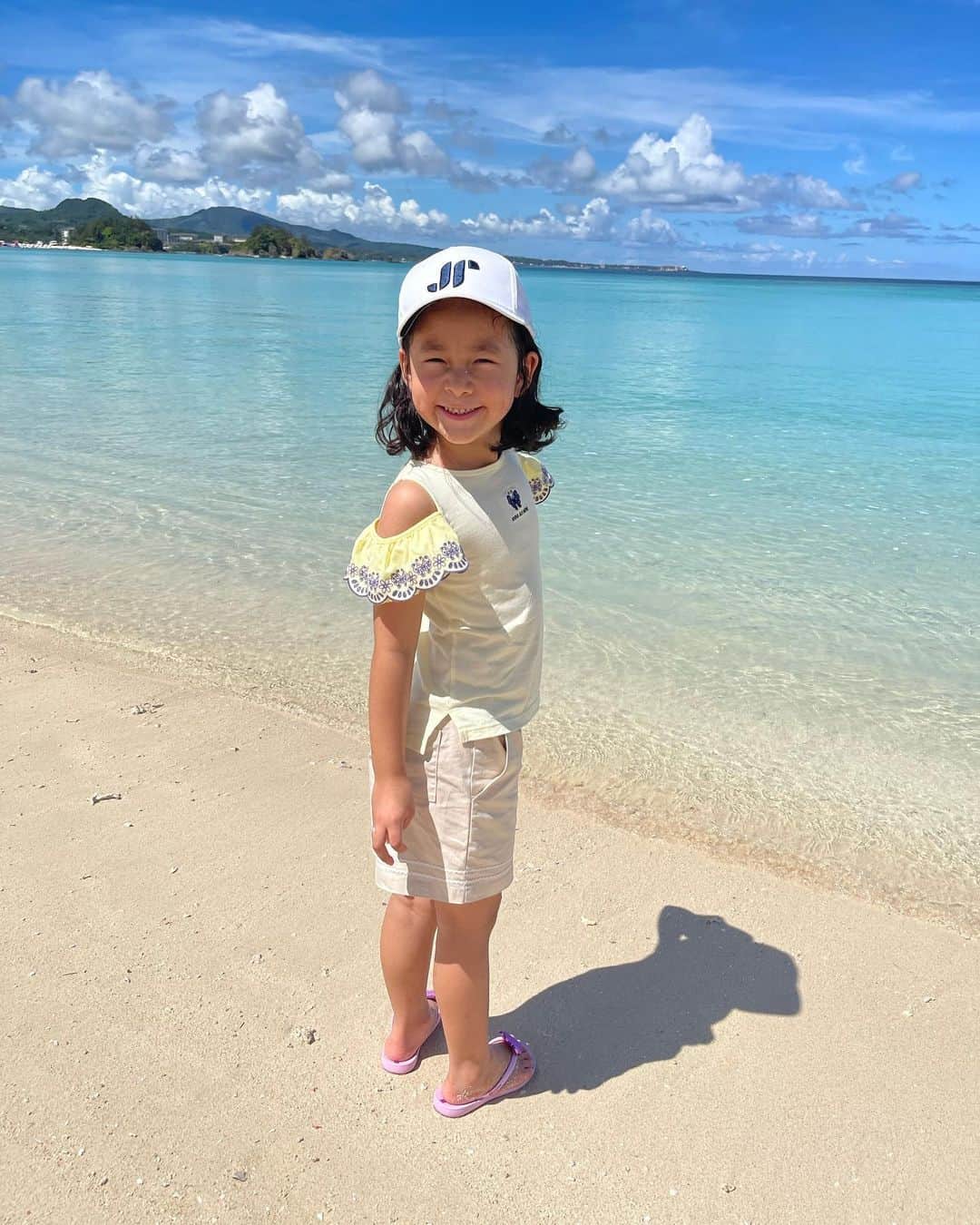 トムセン陽子のインスタグラム：「沖縄のおもひで🌴🌺✈🍍①  こんなにすべてがパーフェクトな旅もなかなか珍しいほど、お天気も最高で、やりたい事が全部できて、so happyでございました。 娘も終始笑顔で、それが何より🥰︎💕︎  #沖縄 #okinawa」