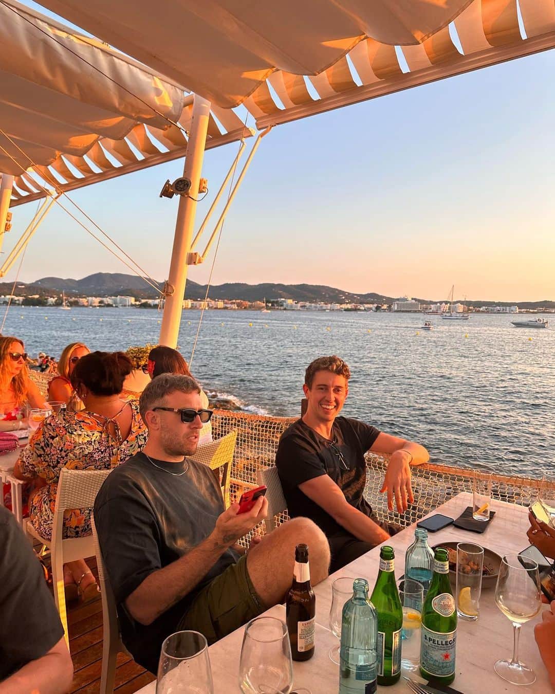 Flight Facilitiesさんのインスタグラム写真 - (Flight FacilitiesInstagram)「As you can see, we love a sunset. So much so we’ve decided to play for you a ‘sun-set’ before the show even starts in Bali on Friday.  Get there early to secure a place on the deck or dance floor. With @late_nite_tuff_guy in tow it’s gonna be a big one.  — —   SET TIMES 1PM  DOORS OPEN 4PM - 6PM  JAMES TAYLOR 6PM - 7PM  FLIGHT FACILITIES (SUN-SET) 7PM - 9PM  LATE NITE TUFF GUY 9PM - 10PM  FLIGHT FACILITIES 10PM - CLOSE  FLIGHT FACILITIES B2B LATE NITE TUFF GUY」8月23日 12時24分 - flightfac